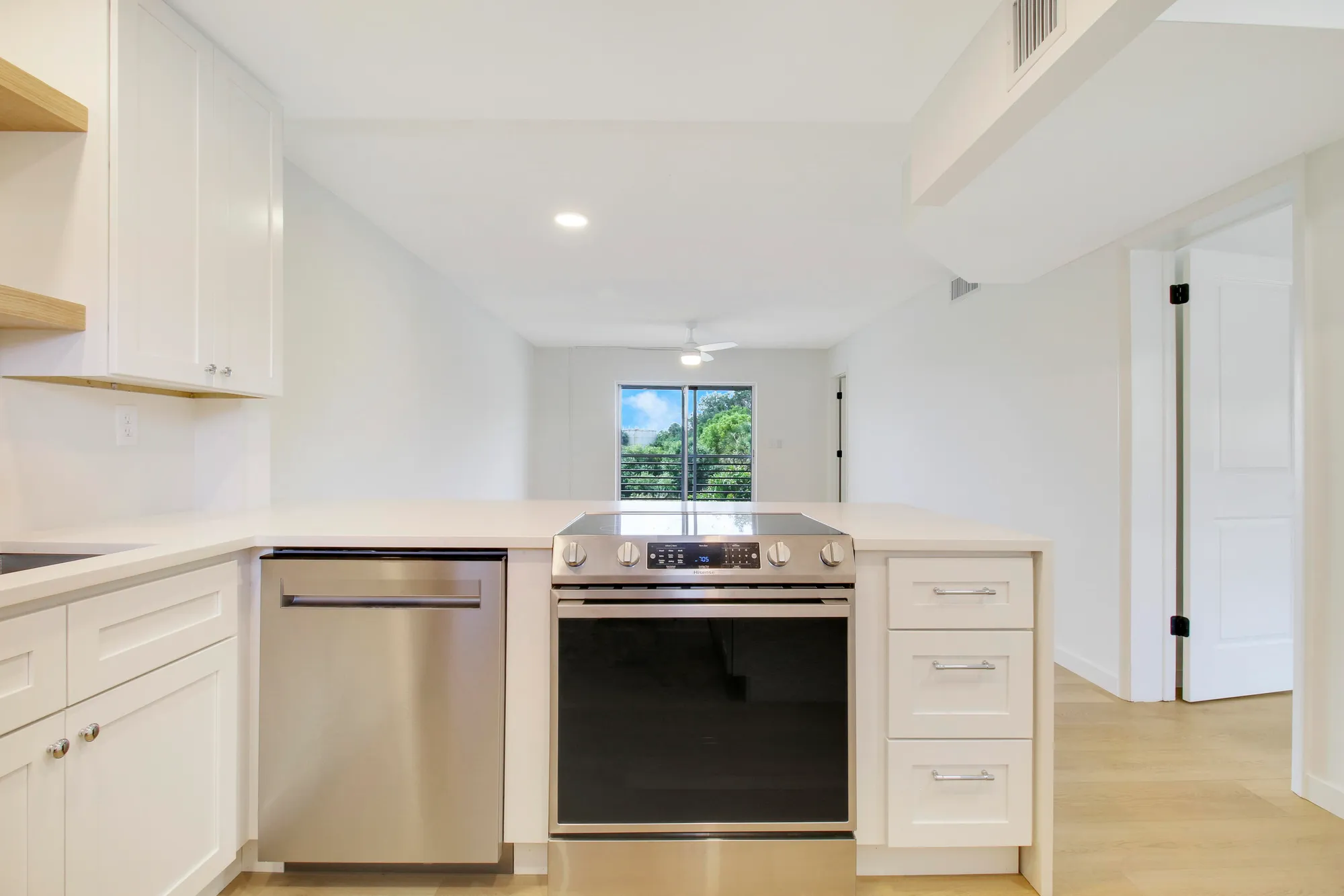 Property Slideshow image 4 of 29 | 2770 garden dr 212, Lake Worth, FL, 33461