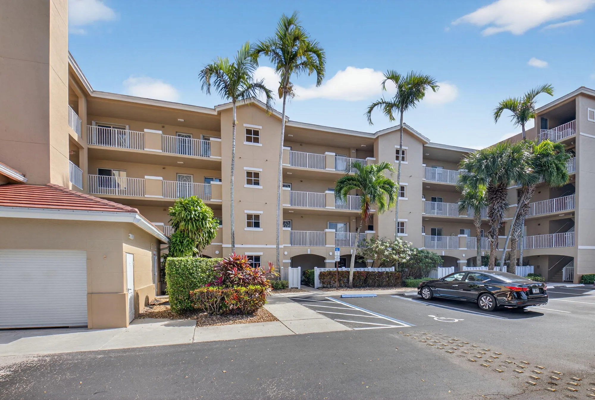 Property Slideshow image 62 of 91 | 5842 crystal shores dr apt 205, Boynton Beach, FL, 33437