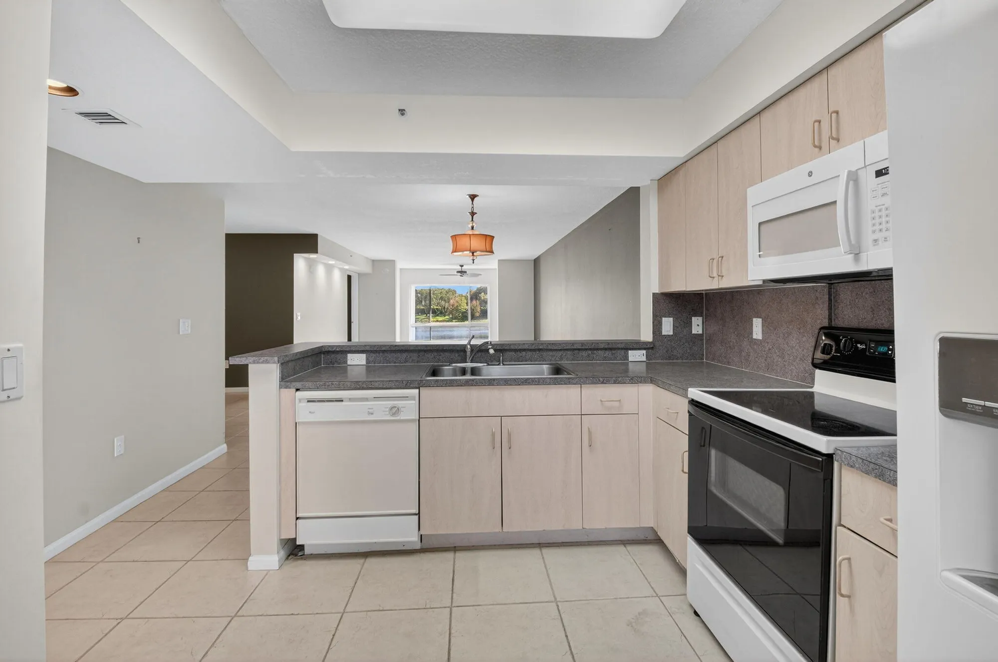 Property Slideshow image 9 of 91 | 5842 crystal shores dr apt 205, Boynton Beach, FL, 33437