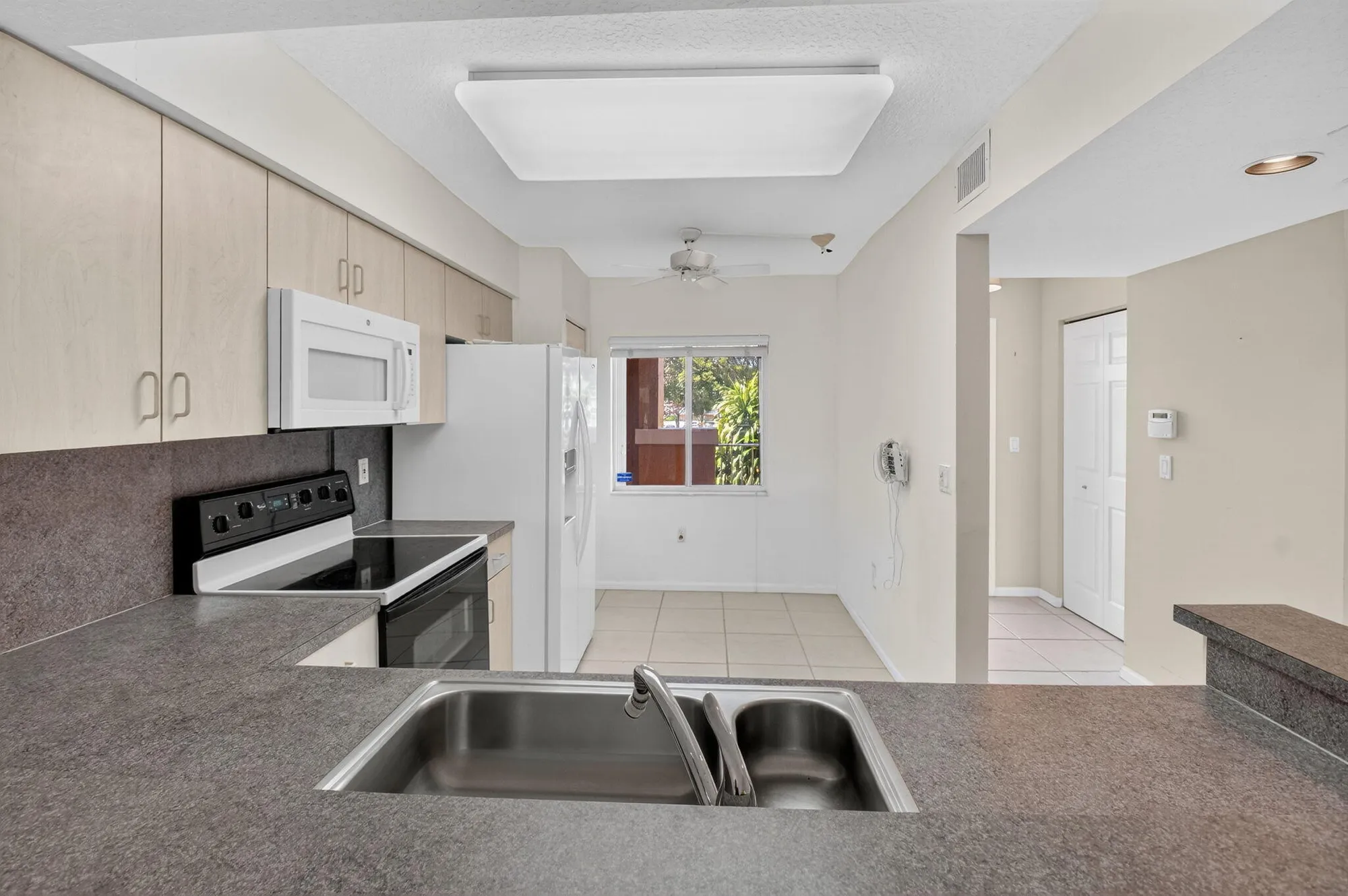 Property Slideshow image 12 of 91 | 5842 crystal shores dr apt 205, Boynton Beach, FL, 33437