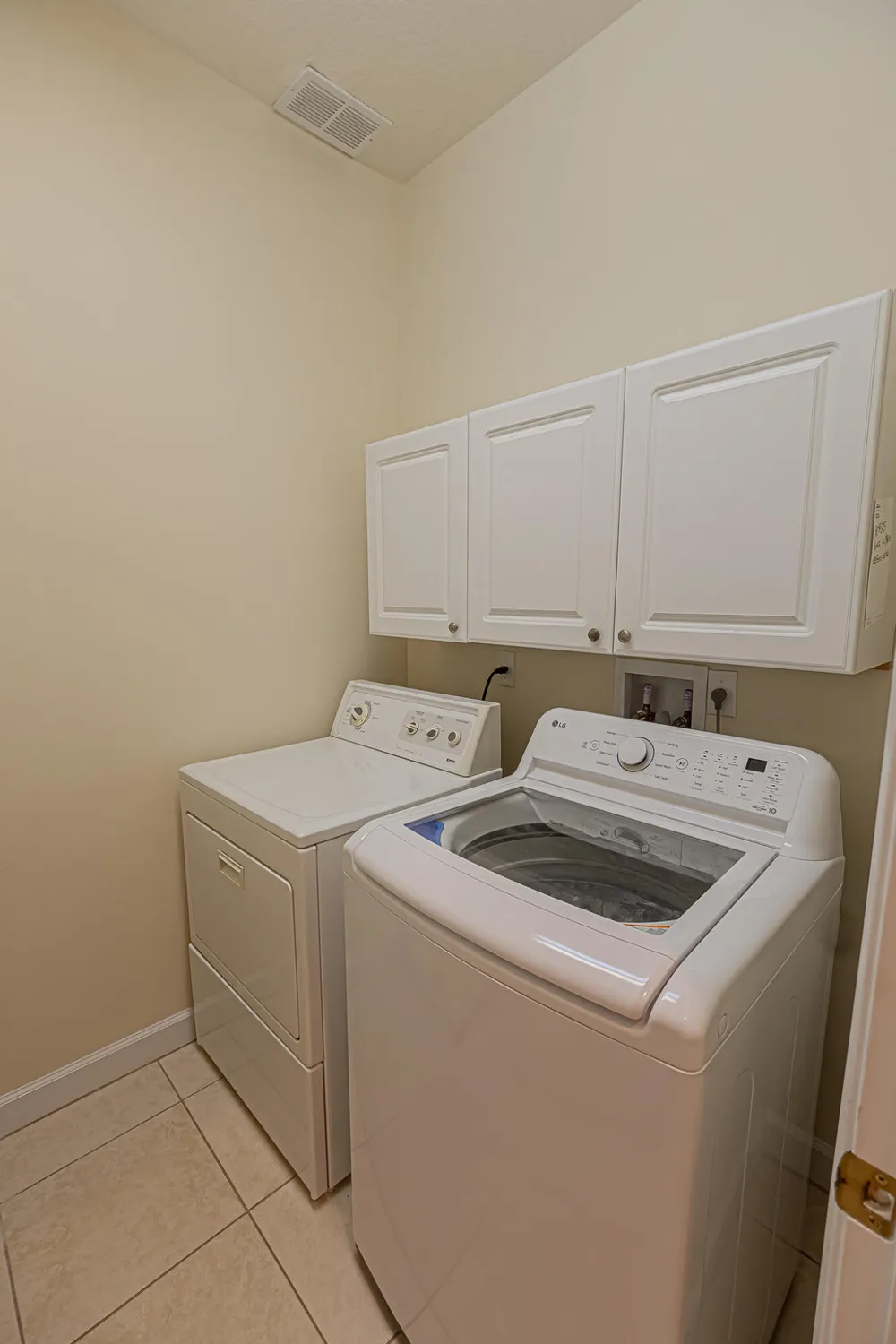 Property Slideshow image 13 of 43 | 467 nw lismore ln, Port Saint Lucie, FL, 34986