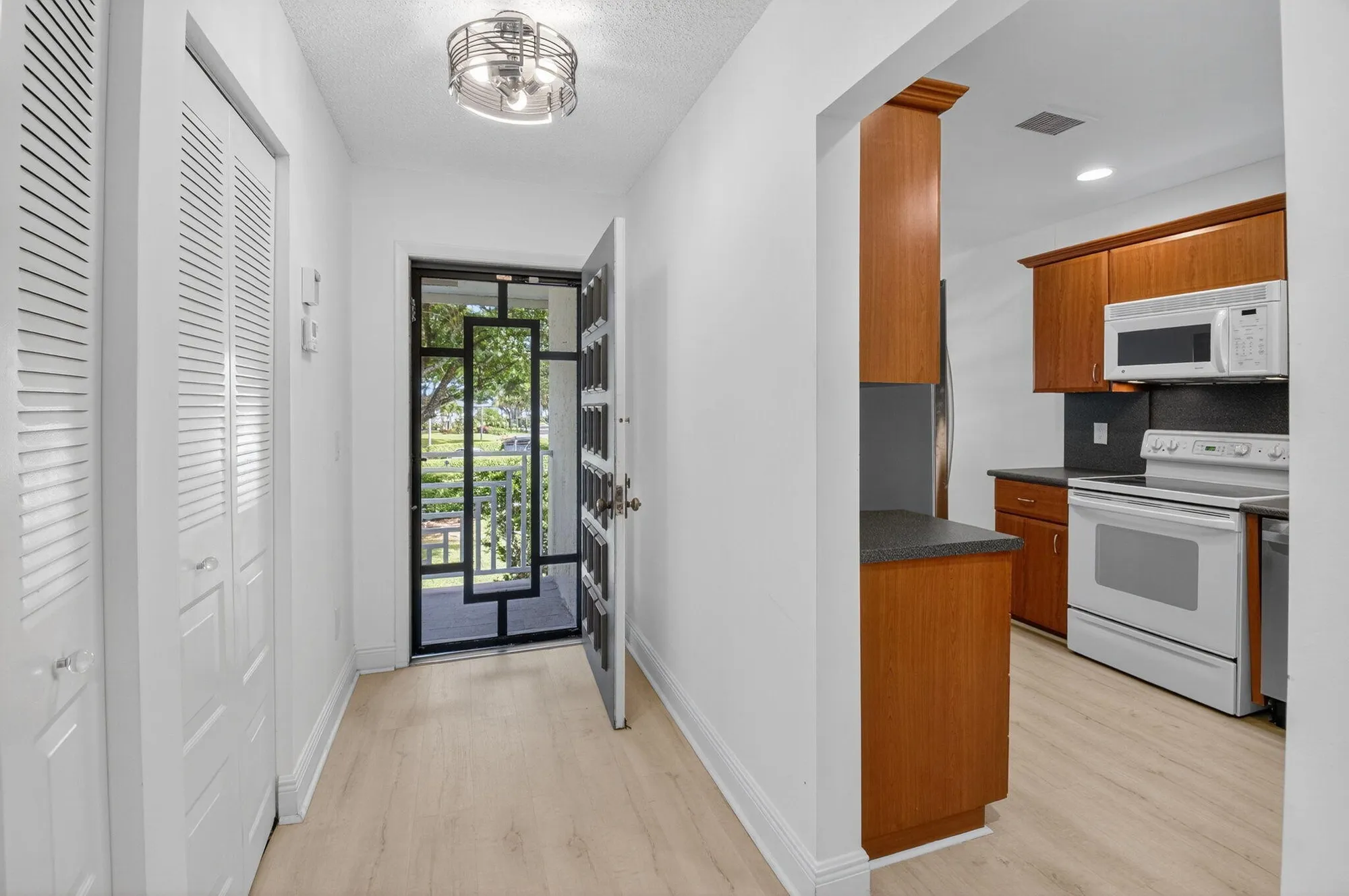 Property Slideshow image 4 of 80 | 10 southport ln b, Boynton Beach, FL, 33436