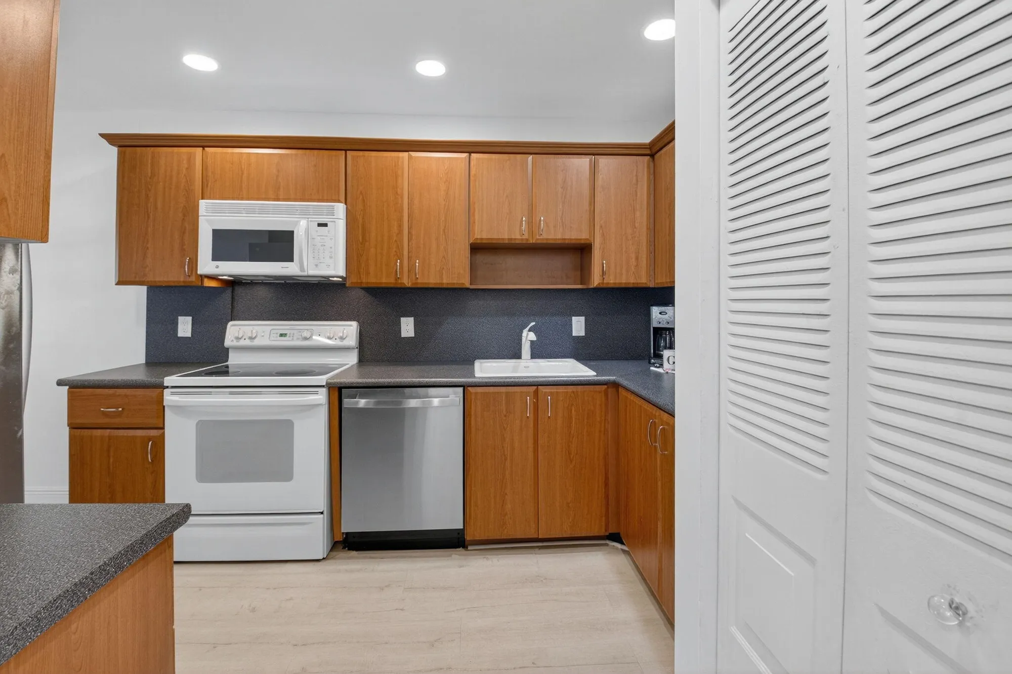 Property Slideshow image 26 of 80 | 10 southport ln b, Boynton Beach, FL, 33436