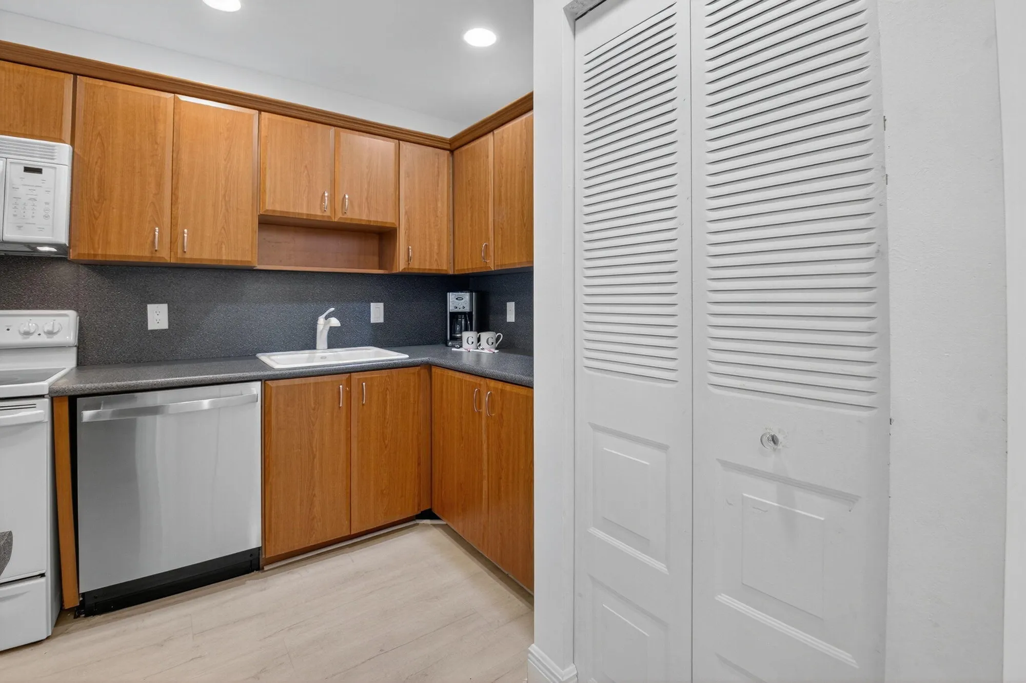 Property Slideshow image 27 of 80 | 10 southport ln b, Boynton Beach, FL, 33436