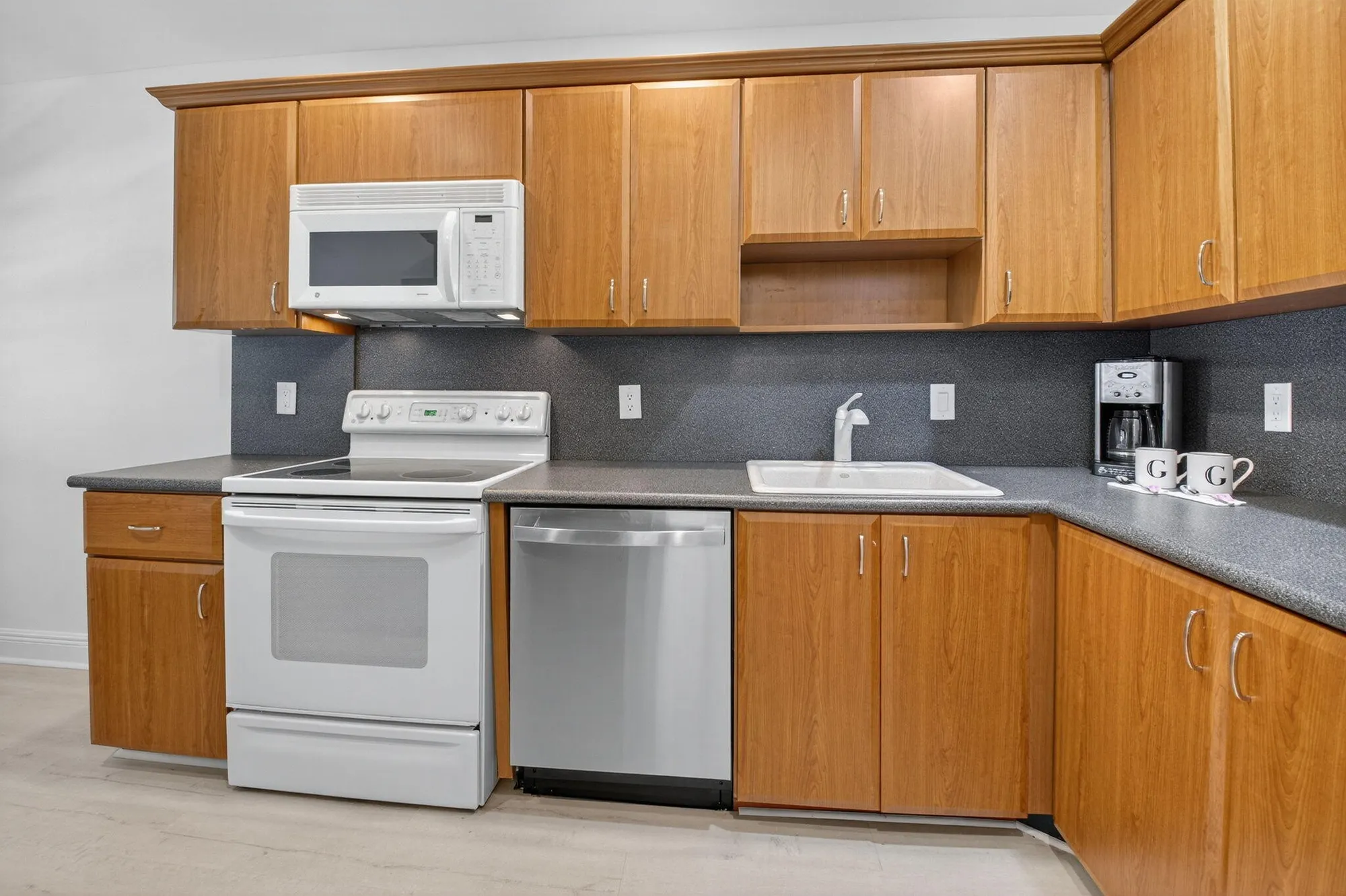 Property Slideshow image 25 of 80 | 10 southport ln b, Boynton Beach, FL, 33436