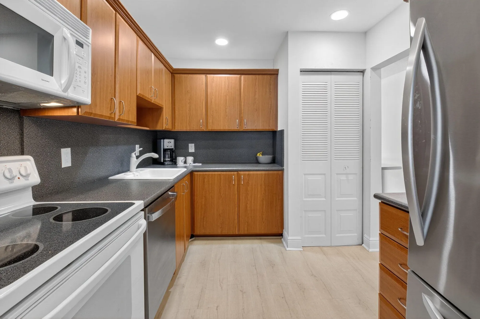 Property Slideshow image 28 of 80 | 10 southport ln b, Boynton Beach, FL, 33436