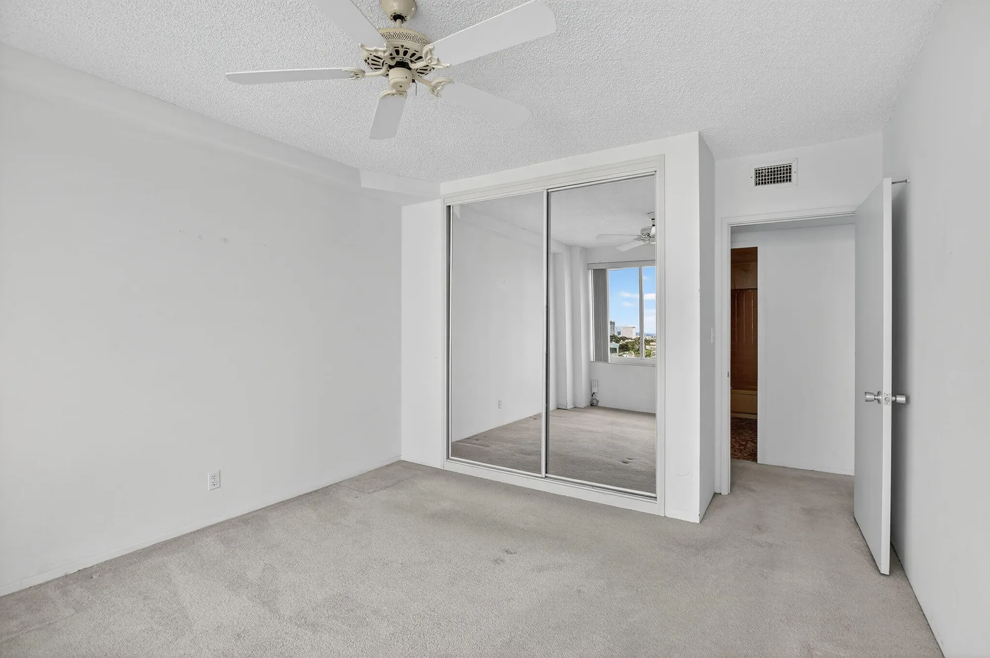Property Slideshow image 7 of 29 | 3233 ne 34th st 1405, Fort Lauderdale, FL, 33308