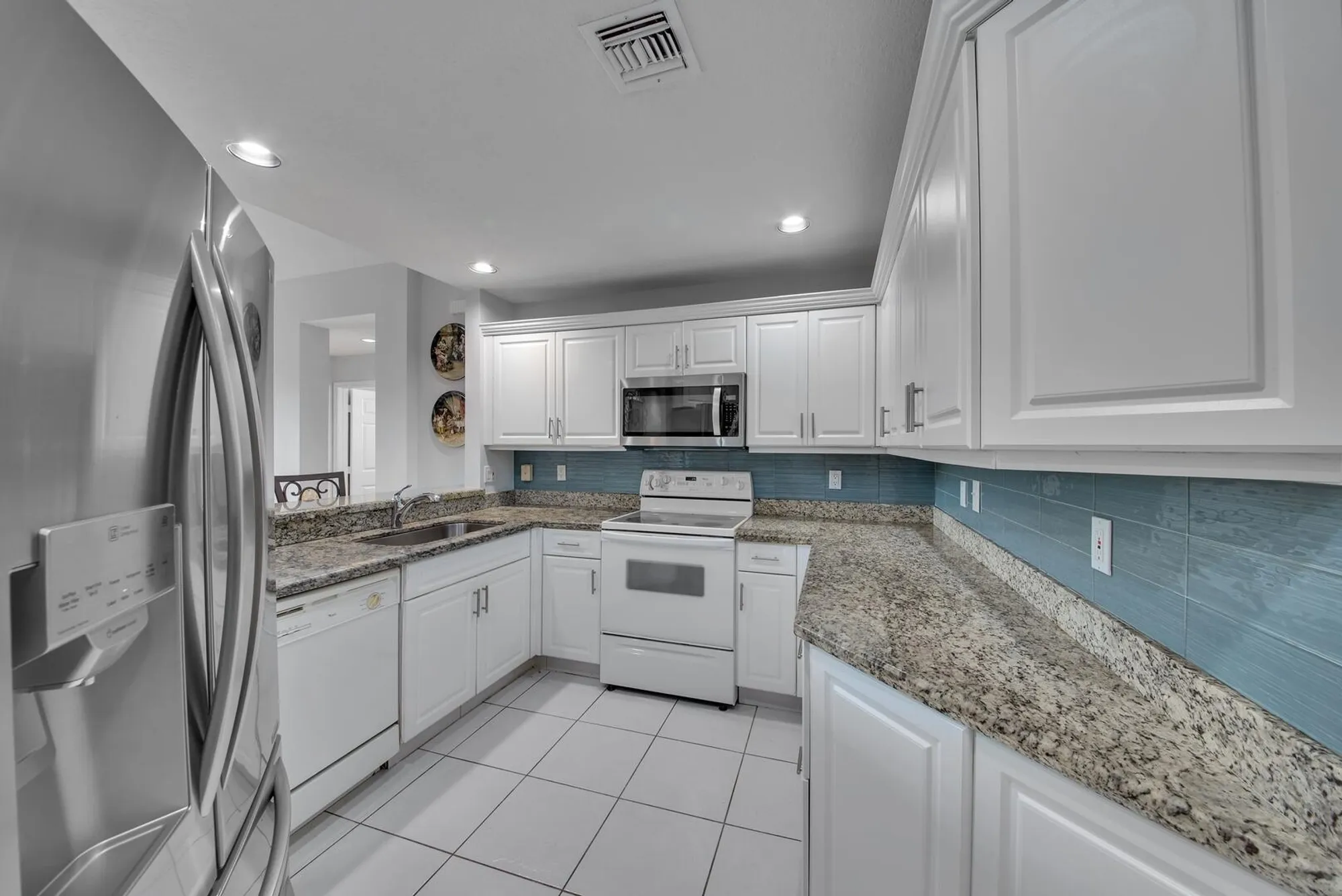Property Slideshow image 11 of 39 | 12438 crystal pointe dr unit 102, Boynton Beach, FL, 33437