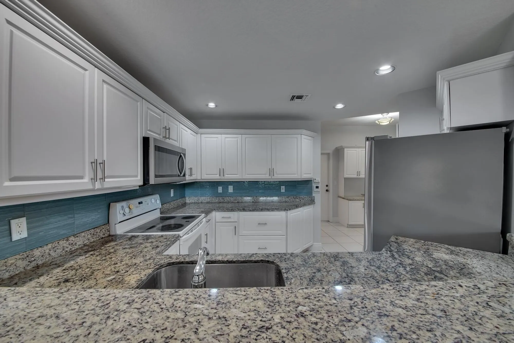 Property Slideshow image 13 of 39 | 12438 crystal pointe dr unit 102, Boynton Beach, FL, 33437