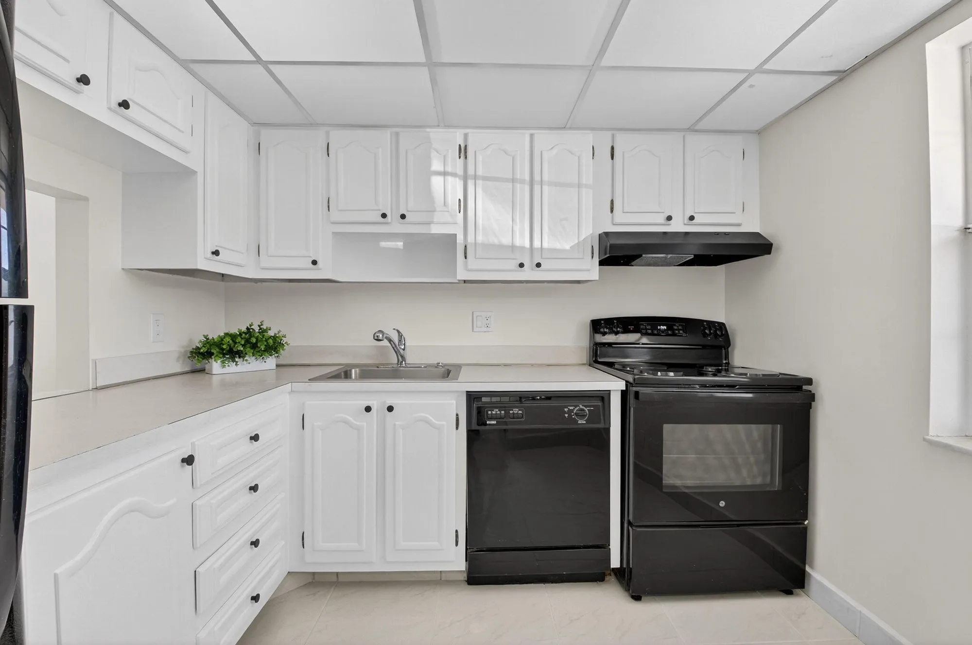 Property Slideshow image 11 of 52 | 20 abbey ln apt 103, Delray Beach, FL, 33446