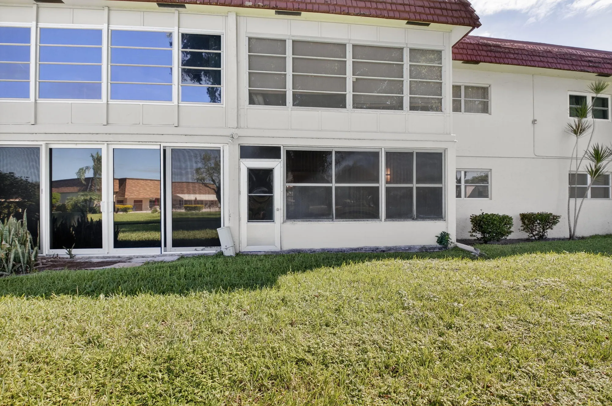 Property Slideshow image 34 of 52 | 20 abbey ln apt 103, Delray Beach, FL, 33446