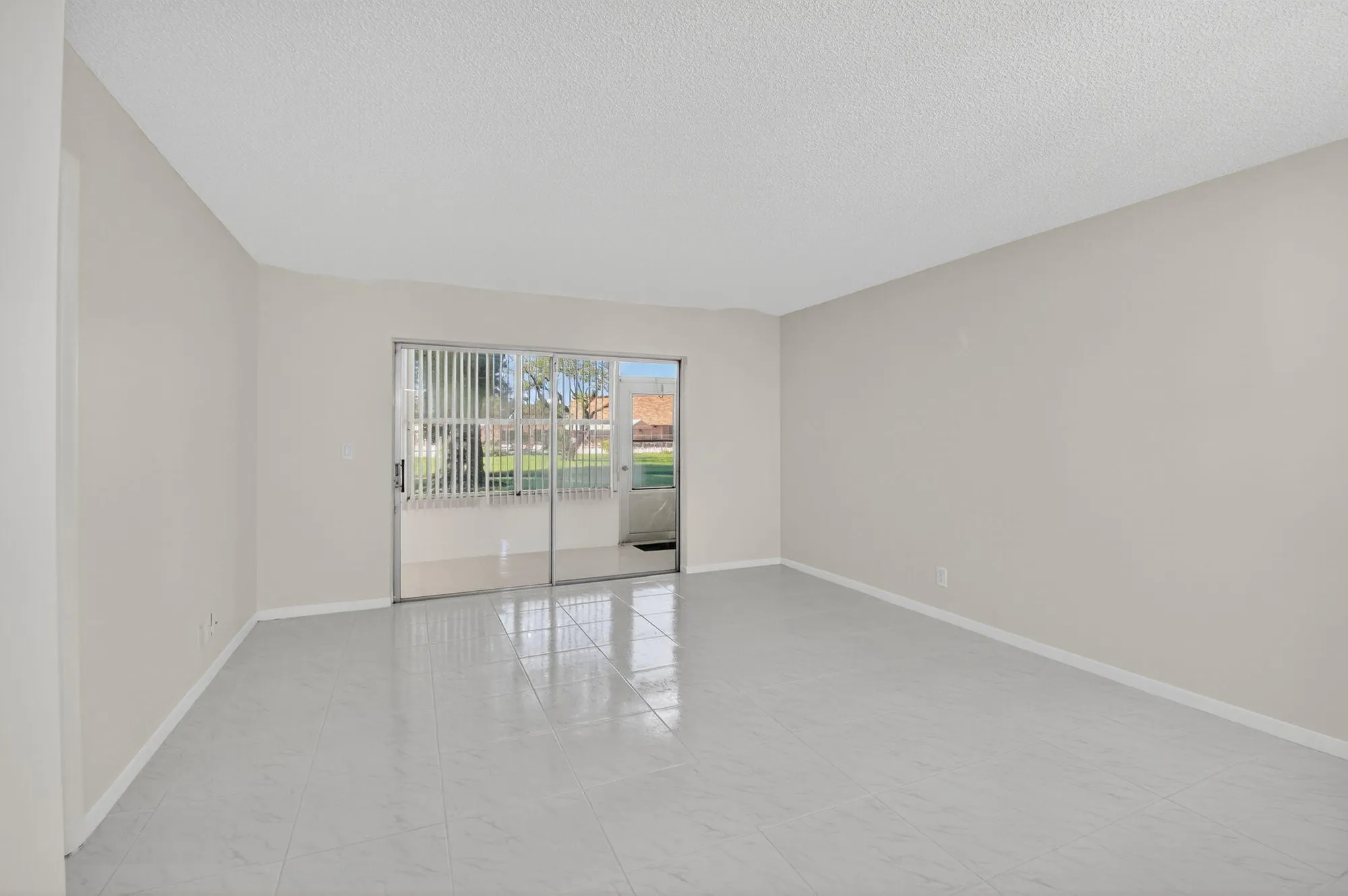 Property Slideshow image 4 of 52 | 20 abbey ln apt 103, Delray Beach, FL, 33446