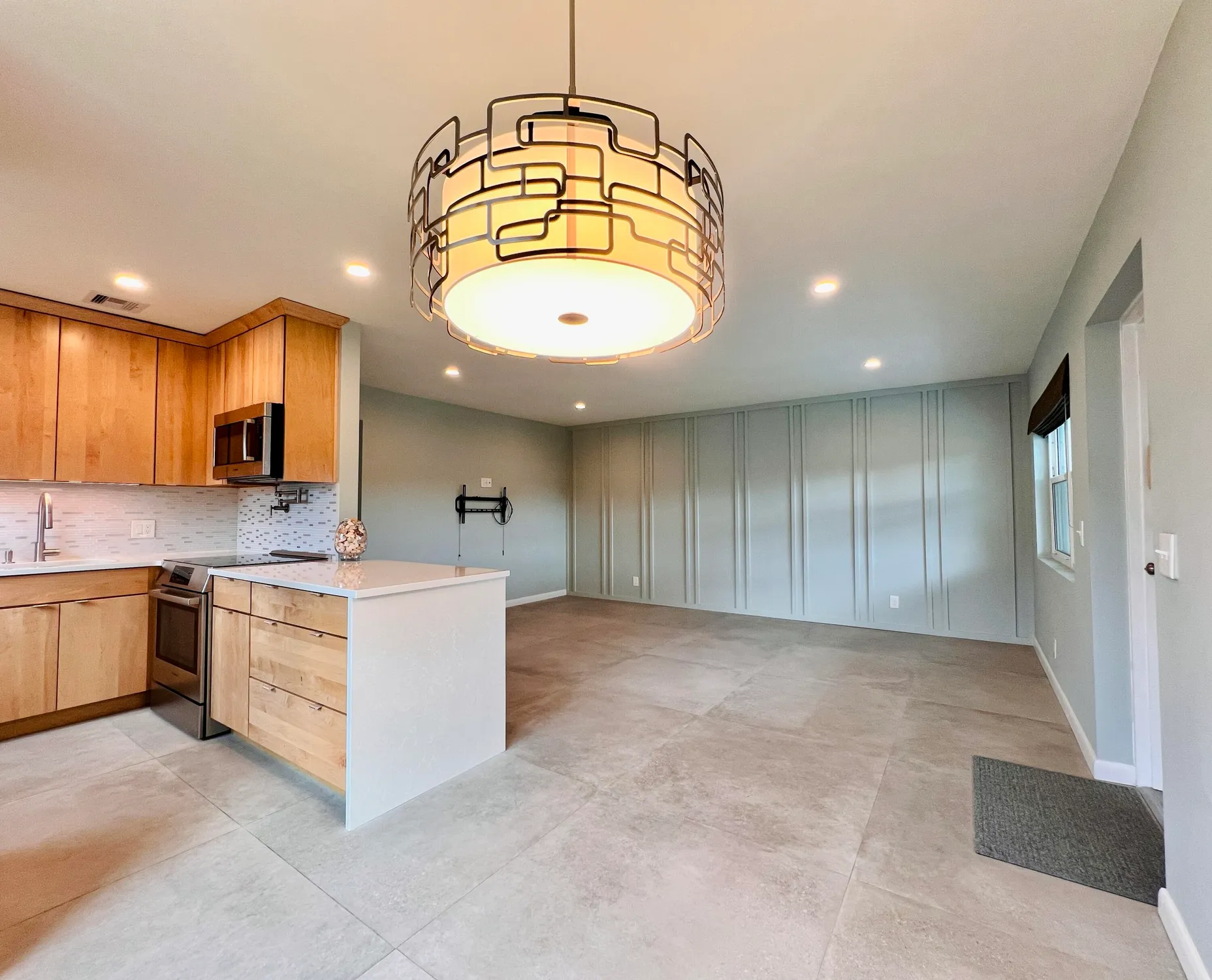 Property Slideshow image 4 of 19 | 105 camden e unit e, West Palm Beach, FL, 33417