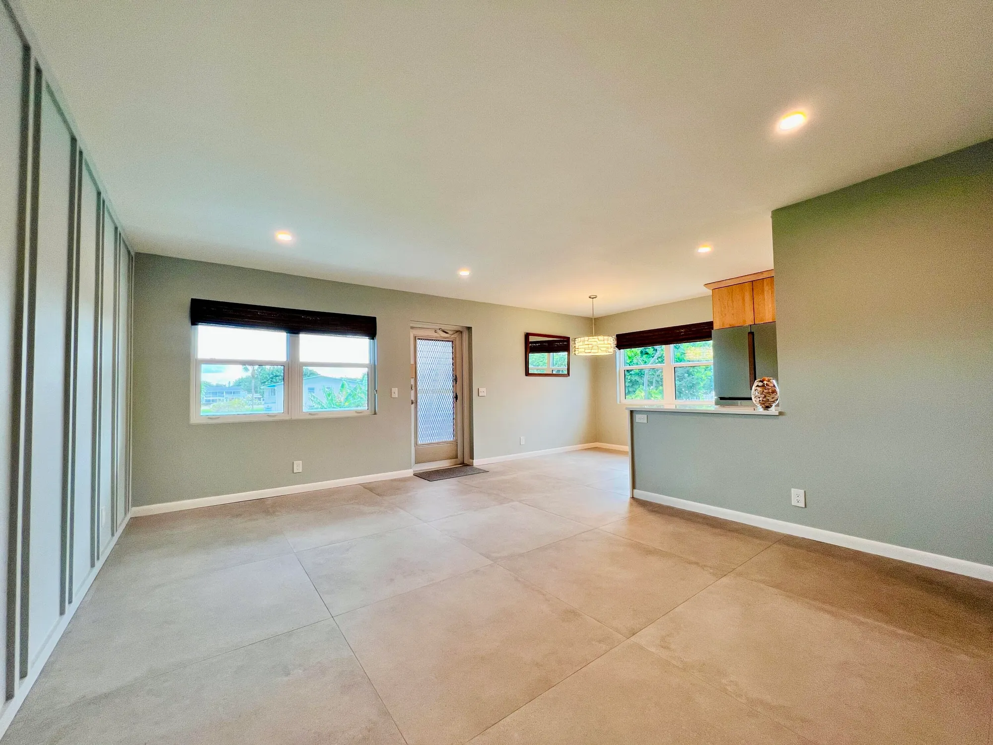 Property Slideshow image 5 of 19 | 105 camden e unit e, West Palm Beach, FL, 33417