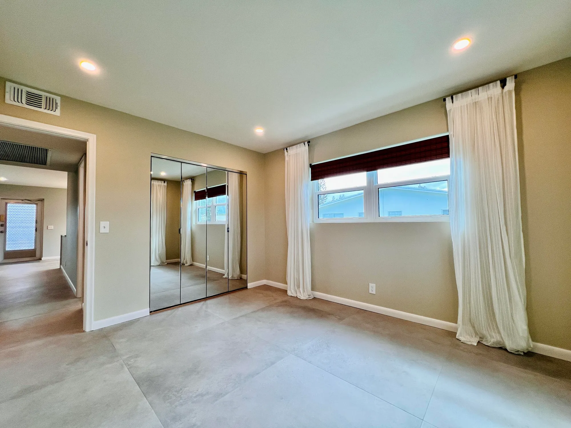 Property Slideshow image 8 of 19 | 105 camden e unit e, West Palm Beach, FL, 33417