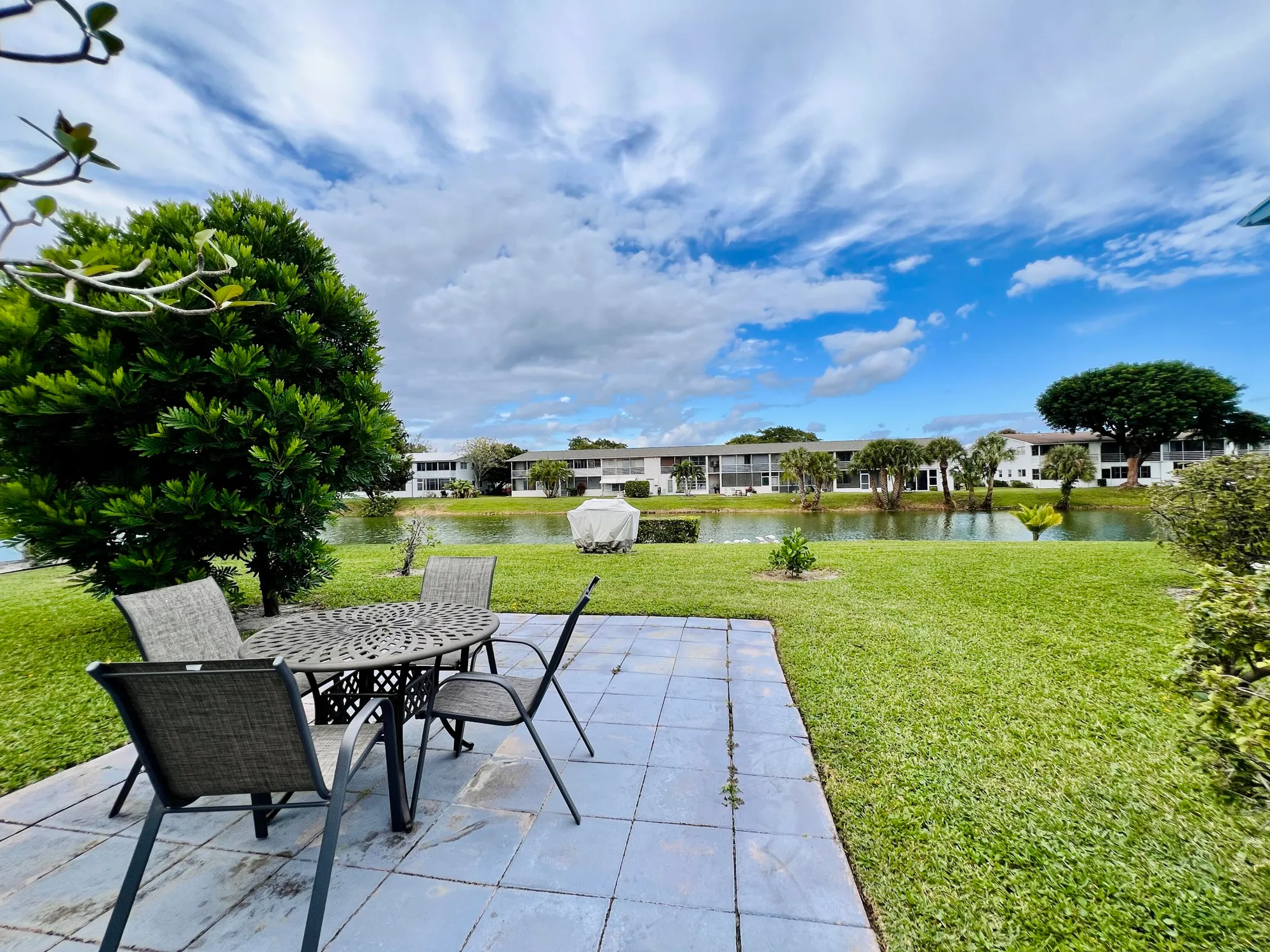 Property Slideshow image 14 of 19 | 105 camden e unit e, West Palm Beach, FL, 33417