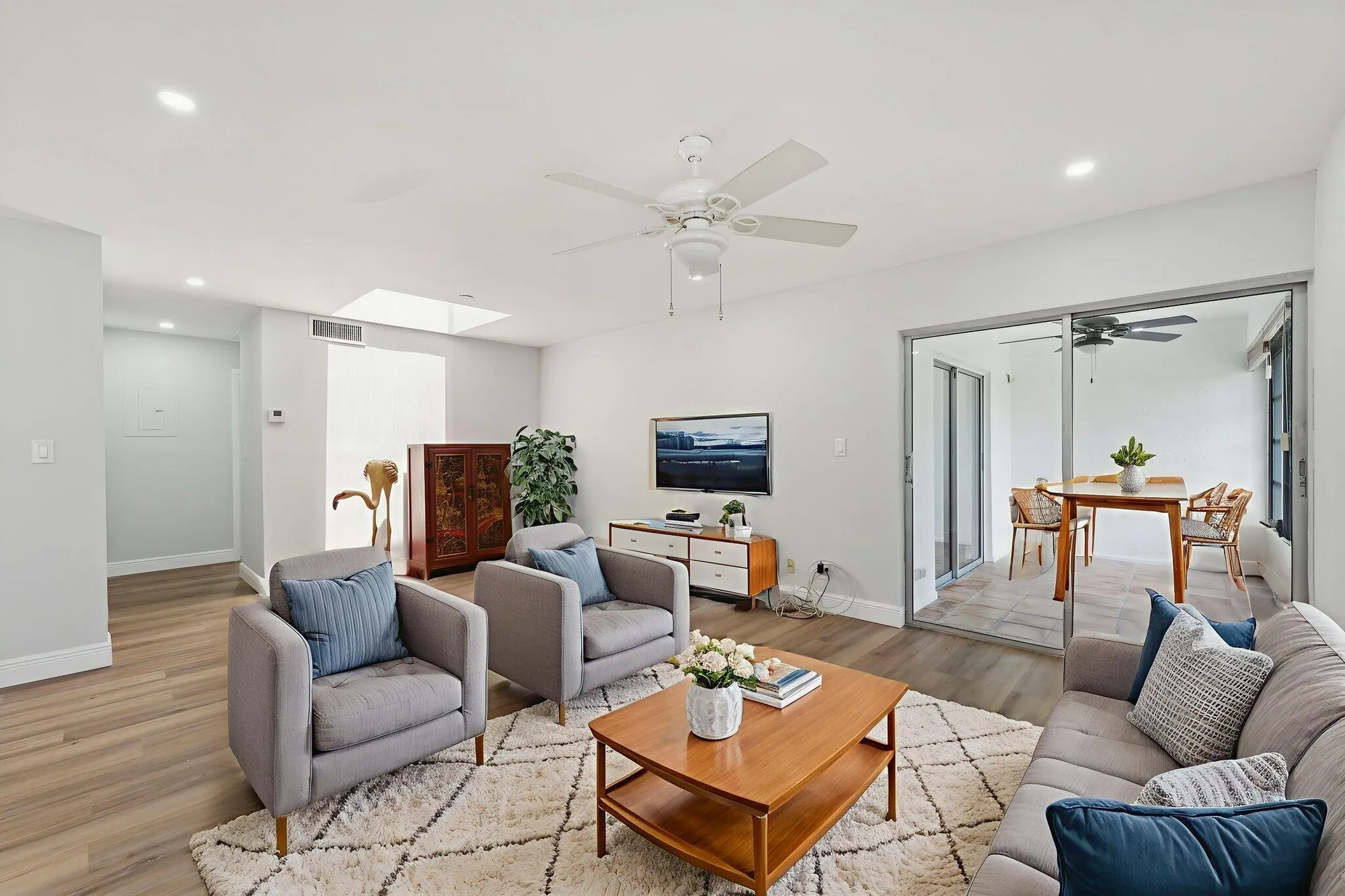 Property Slideshow image 8 of 25 | 8860 rheims rd, Boca Raton, FL, 33496