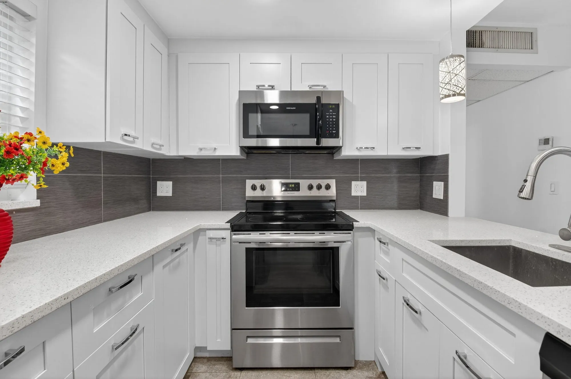 Property Slideshow image 16 of 105 | 212 monaco e, Delray Beach, FL, 33446