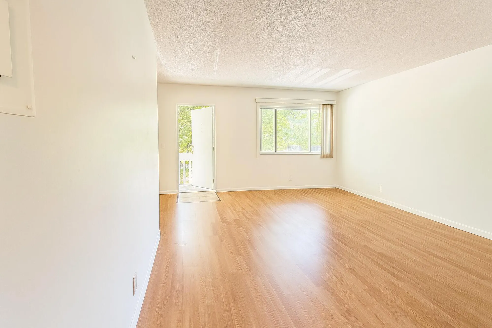 Property Slideshow image 10 of 22 | 3000 springdale blvd v303, Palm Springs, FL, 33461