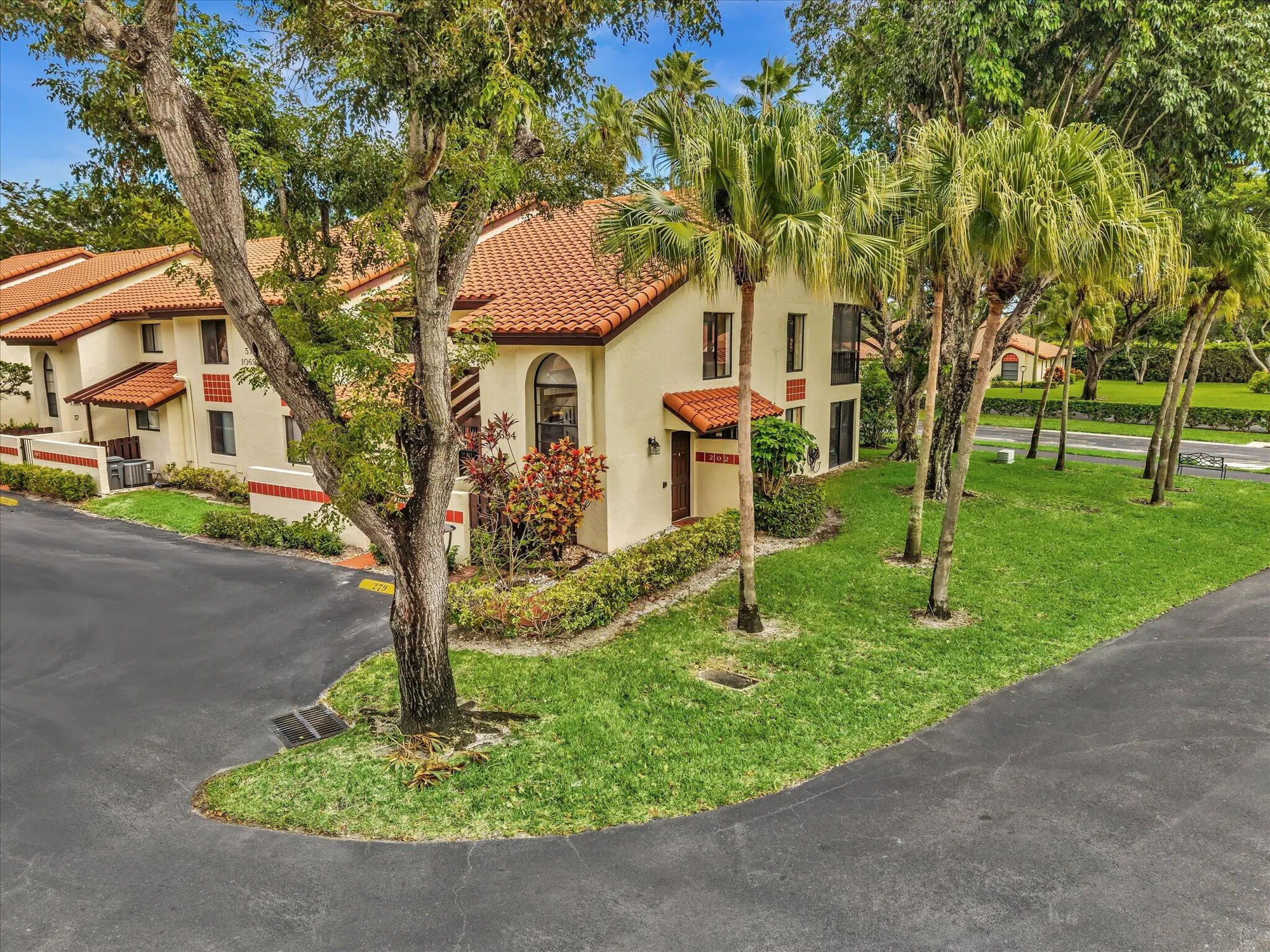 Property Slideshow image 3 of 57 | 10694 ocean palm way 202, Boynton Beach, FL, 33437