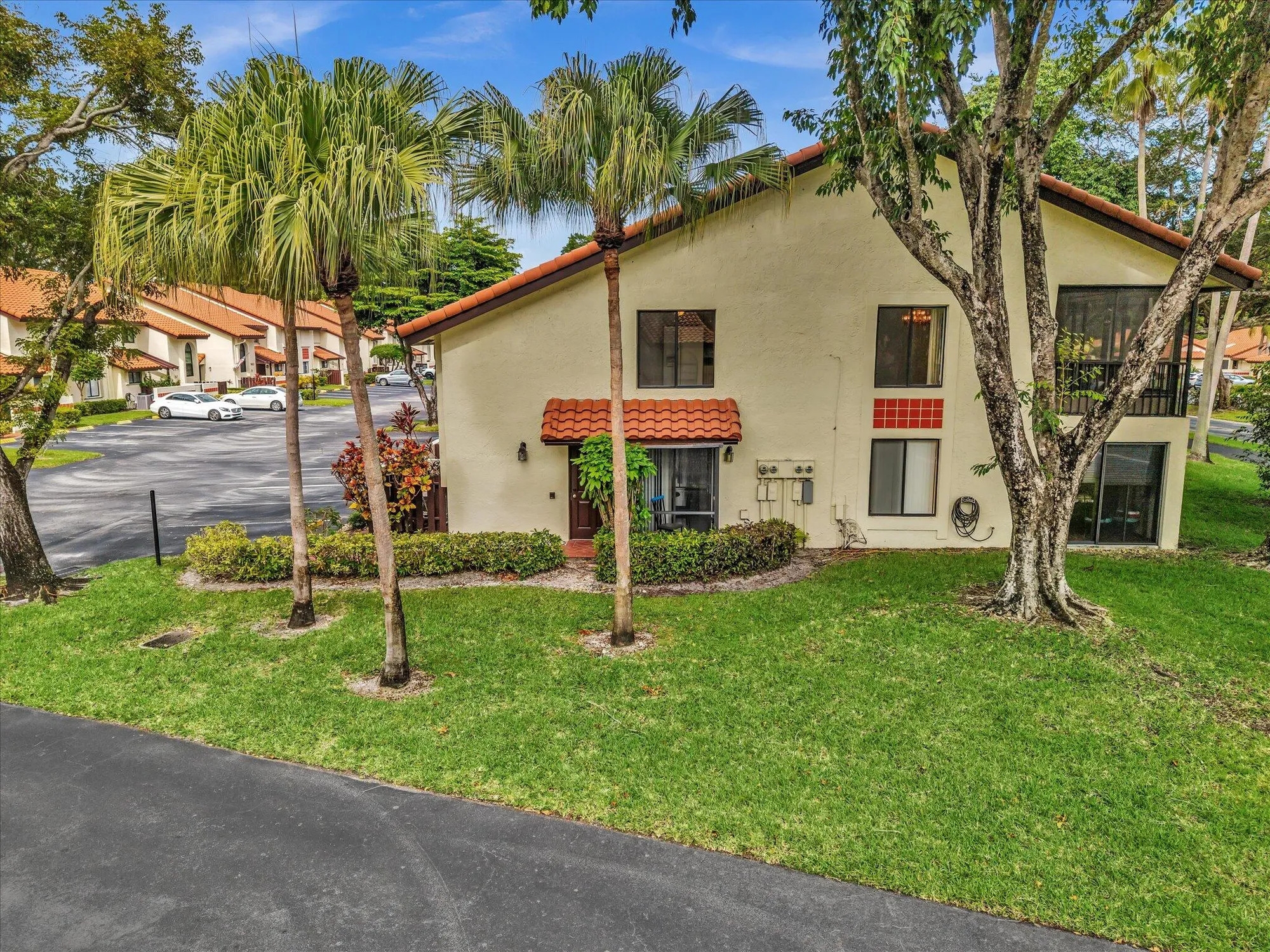 Property Slideshow image 4 of 57 | 10694 ocean palm way 202, Boynton Beach, FL, 33437