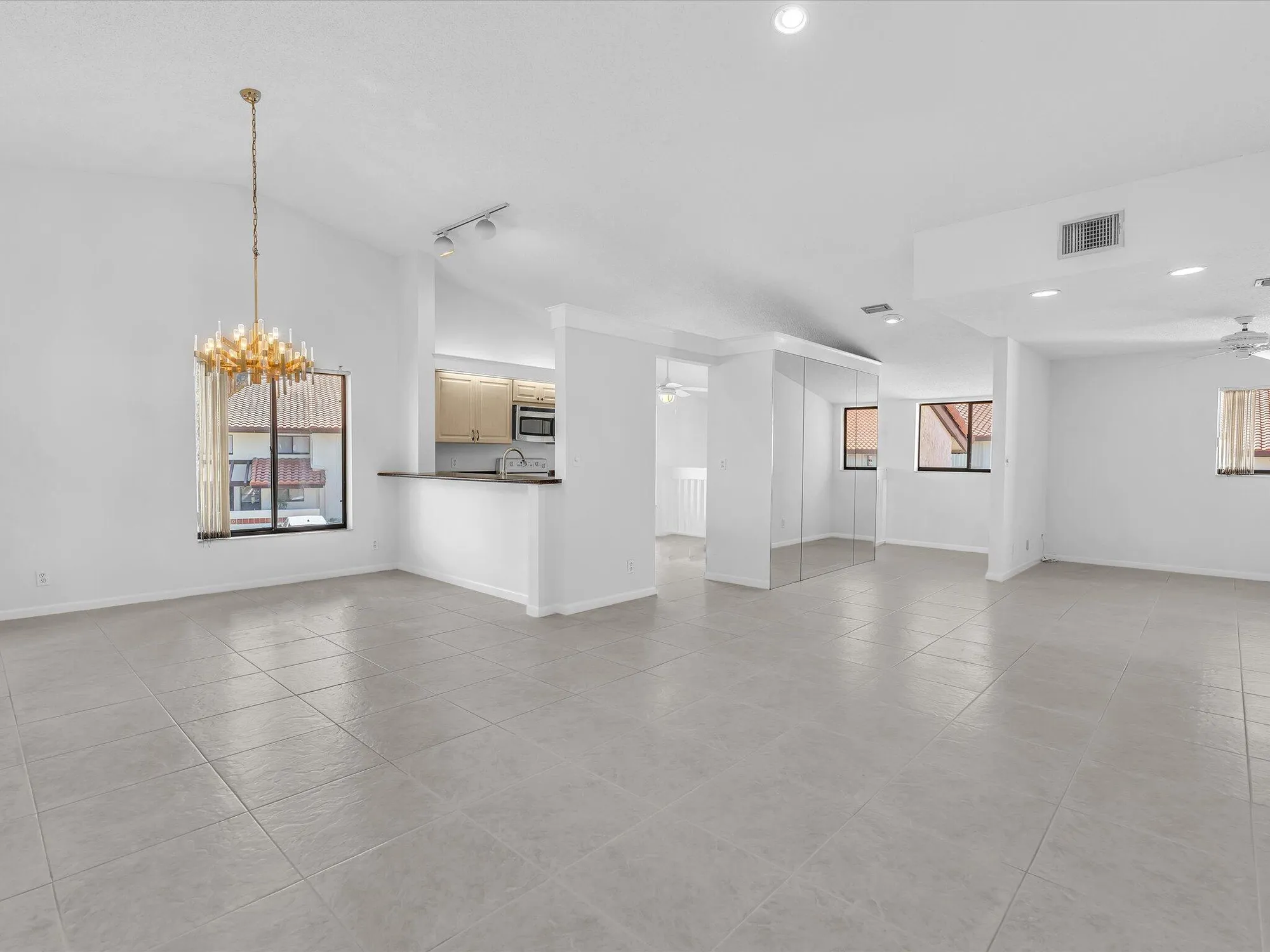 Property Slideshow image 11 of 57 | 10694 ocean palm way 202, Boynton Beach, FL, 33437