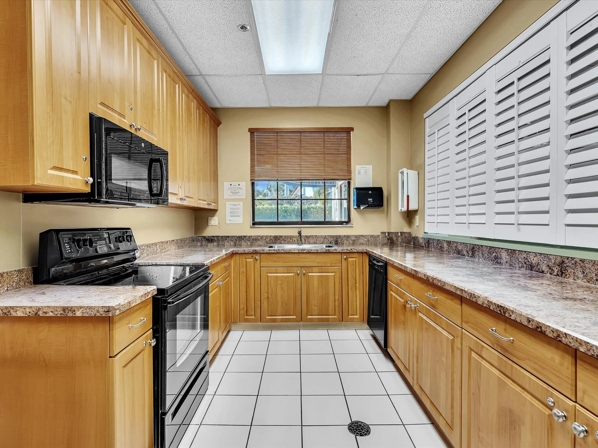 Property Slideshow image 39 of 57 | 10694 ocean palm way 202, Boynton Beach, FL, 33437
