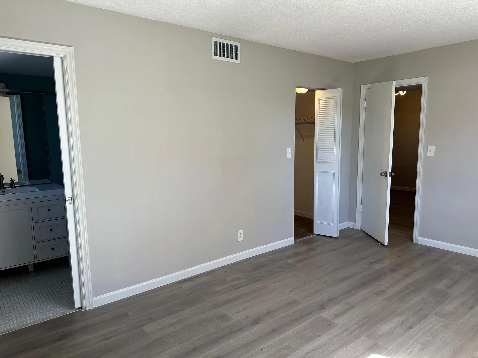 Property Slideshow image 6 of 17 | 2811 garden dr 101, Lake Worth, FL, 33461