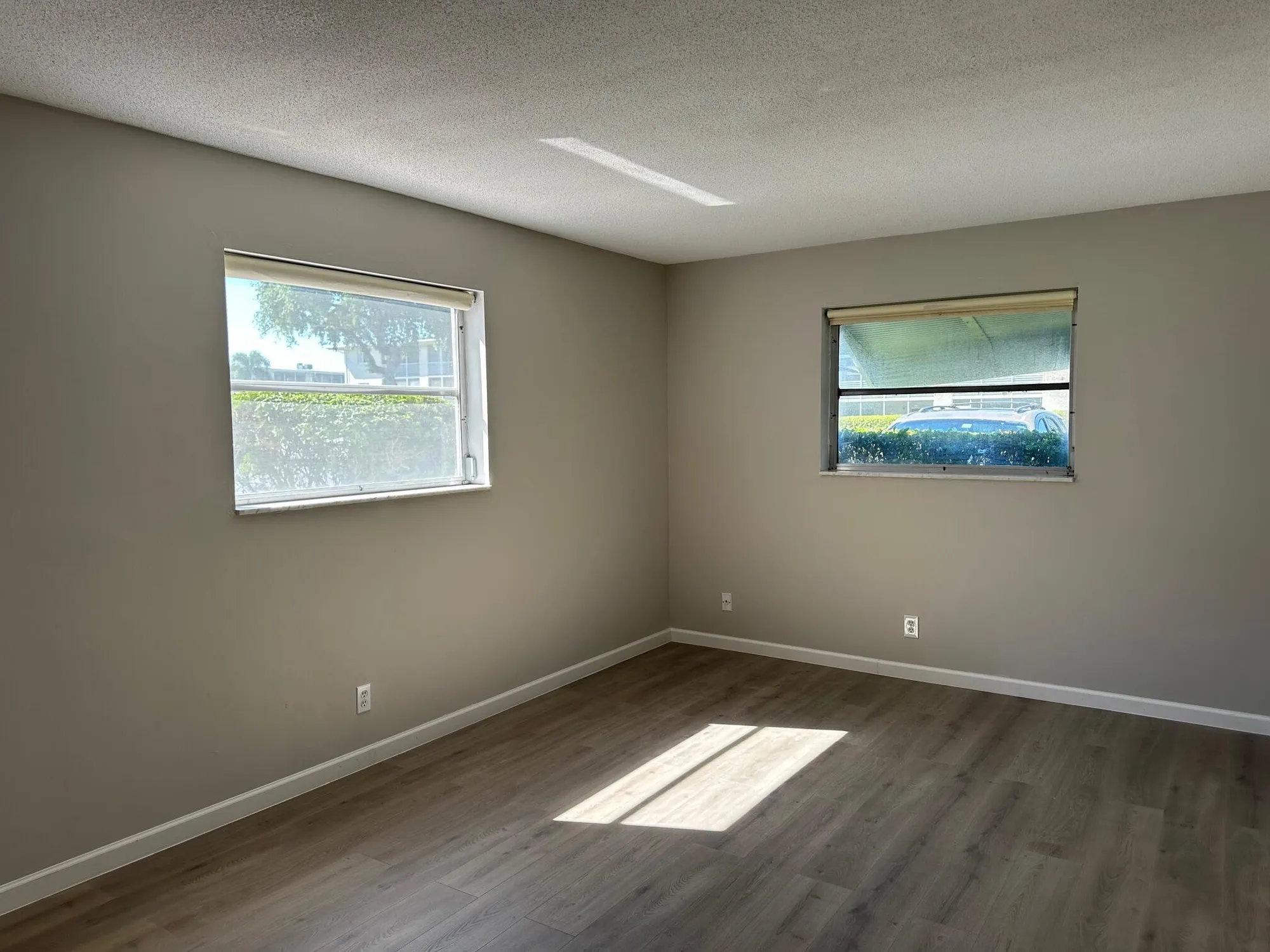 Property Slideshow image 5 of 17 | 2811 garden dr 101, Lake Worth, FL, 33461