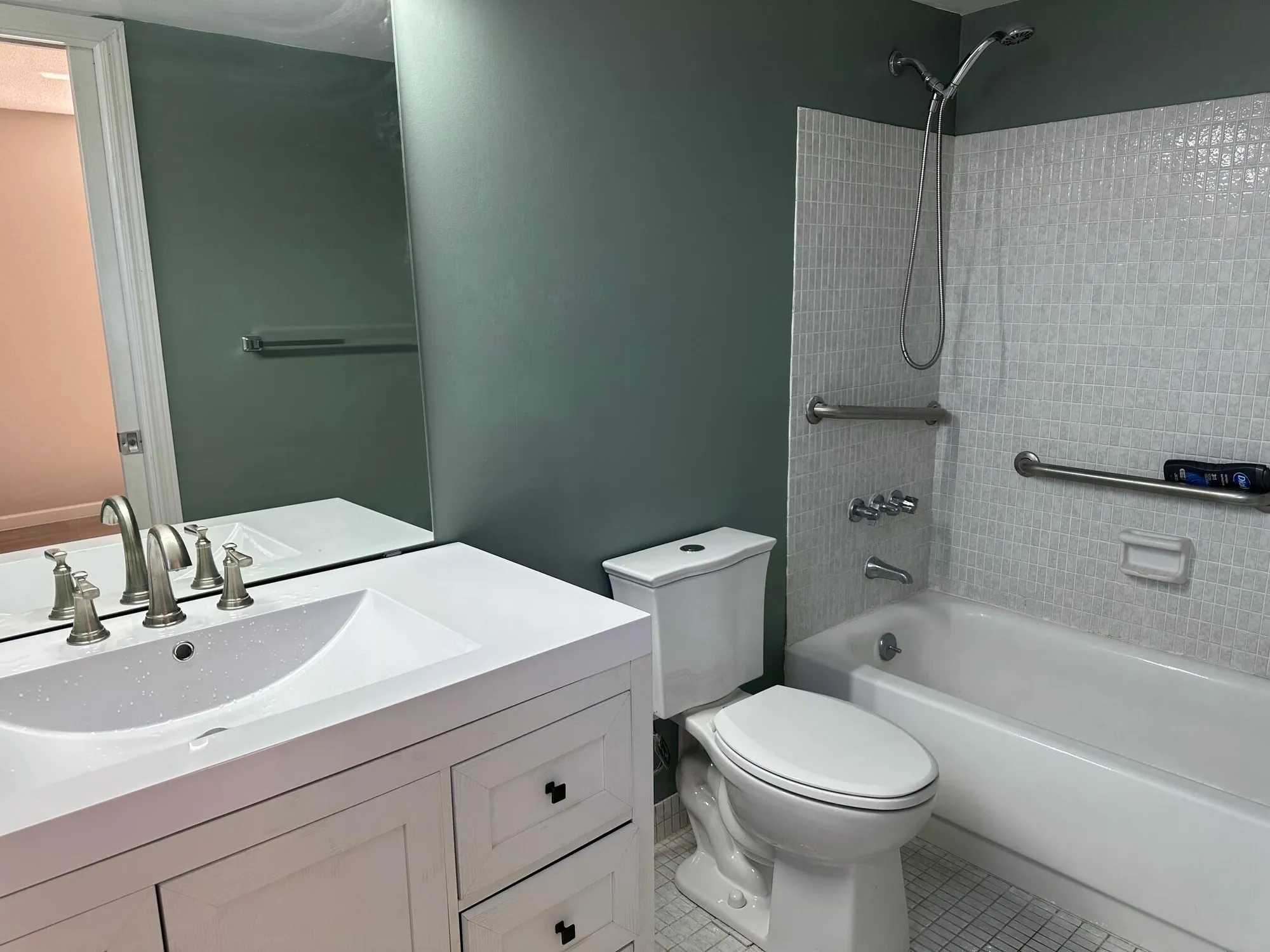 Property Slideshow image 7 of 17 | 2811 garden dr 101, Lake Worth, FL, 33461