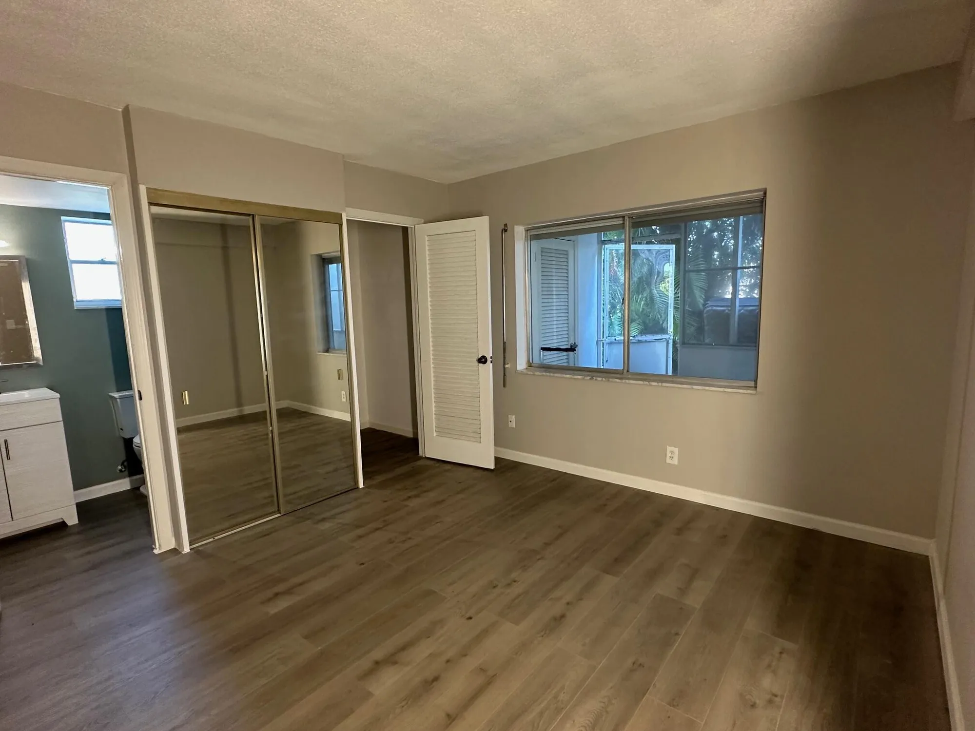 Property Slideshow image 9 of 17 | 2811 garden dr 101, Lake Worth, FL, 33461