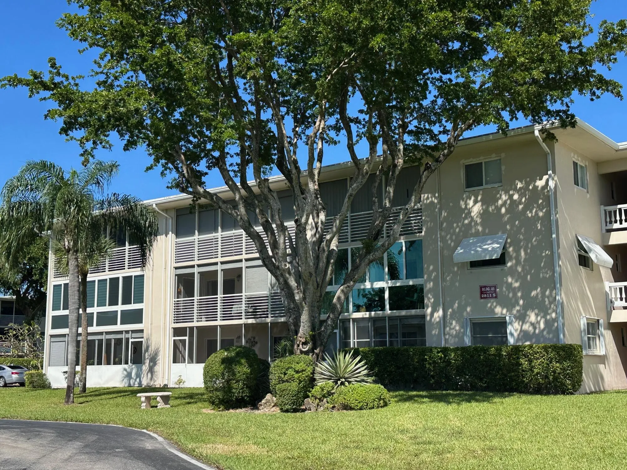 Property Slideshow image 11 of 17 | 2811 garden dr 101, Lake Worth, FL, 33461