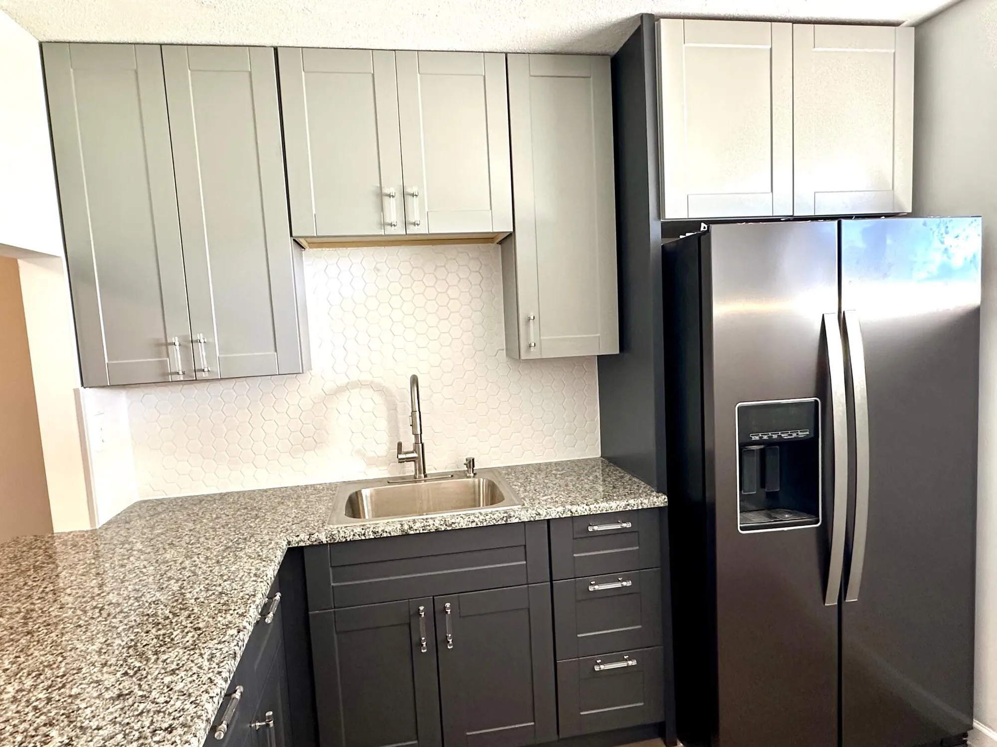 Property Slideshow image 2 of 17 | 2811 garden dr 101, Lake Worth, FL, 33461