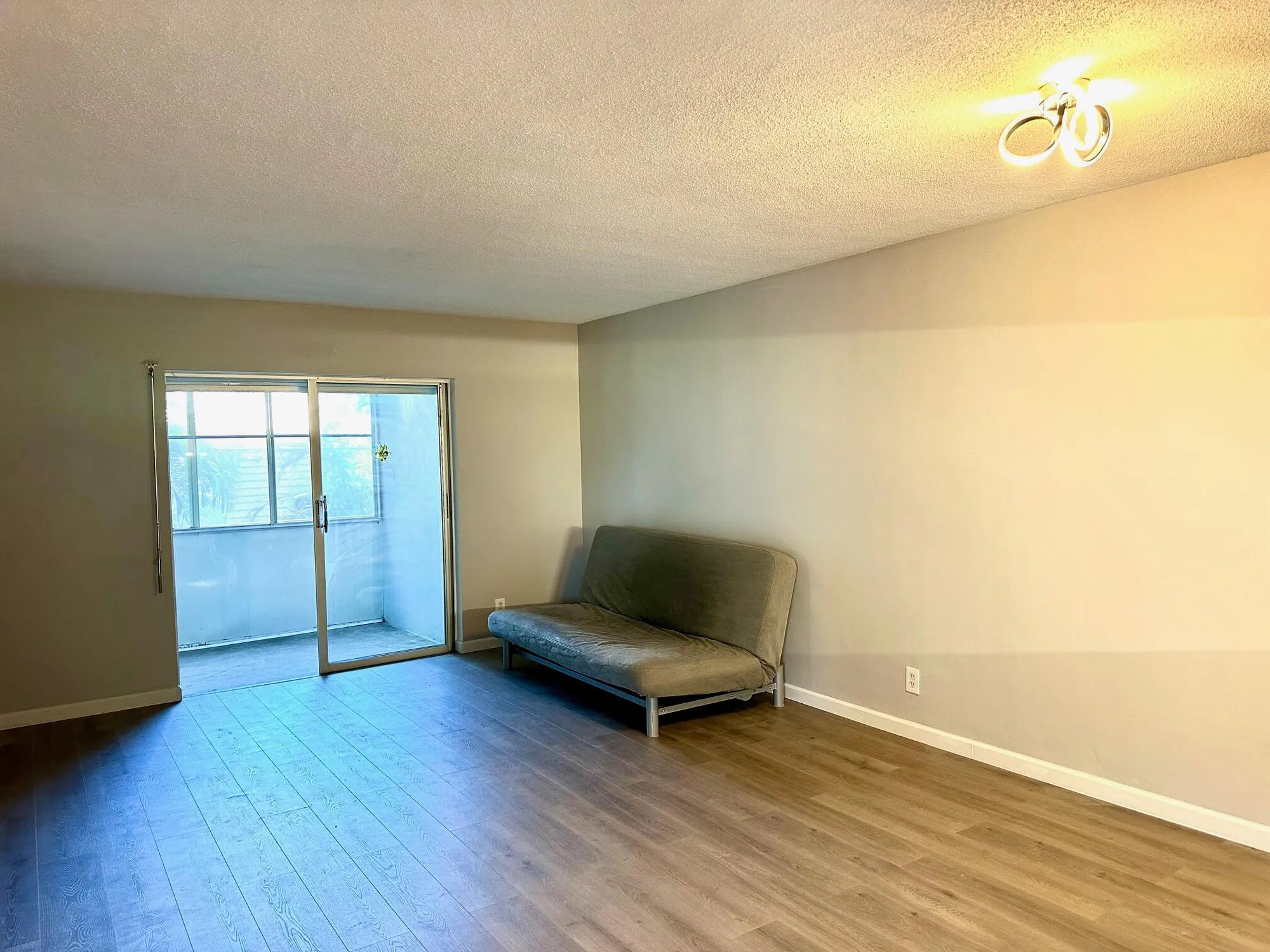 Property Slideshow image 4 of 17 | 2811 garden dr 101, Lake Worth, FL, 33461