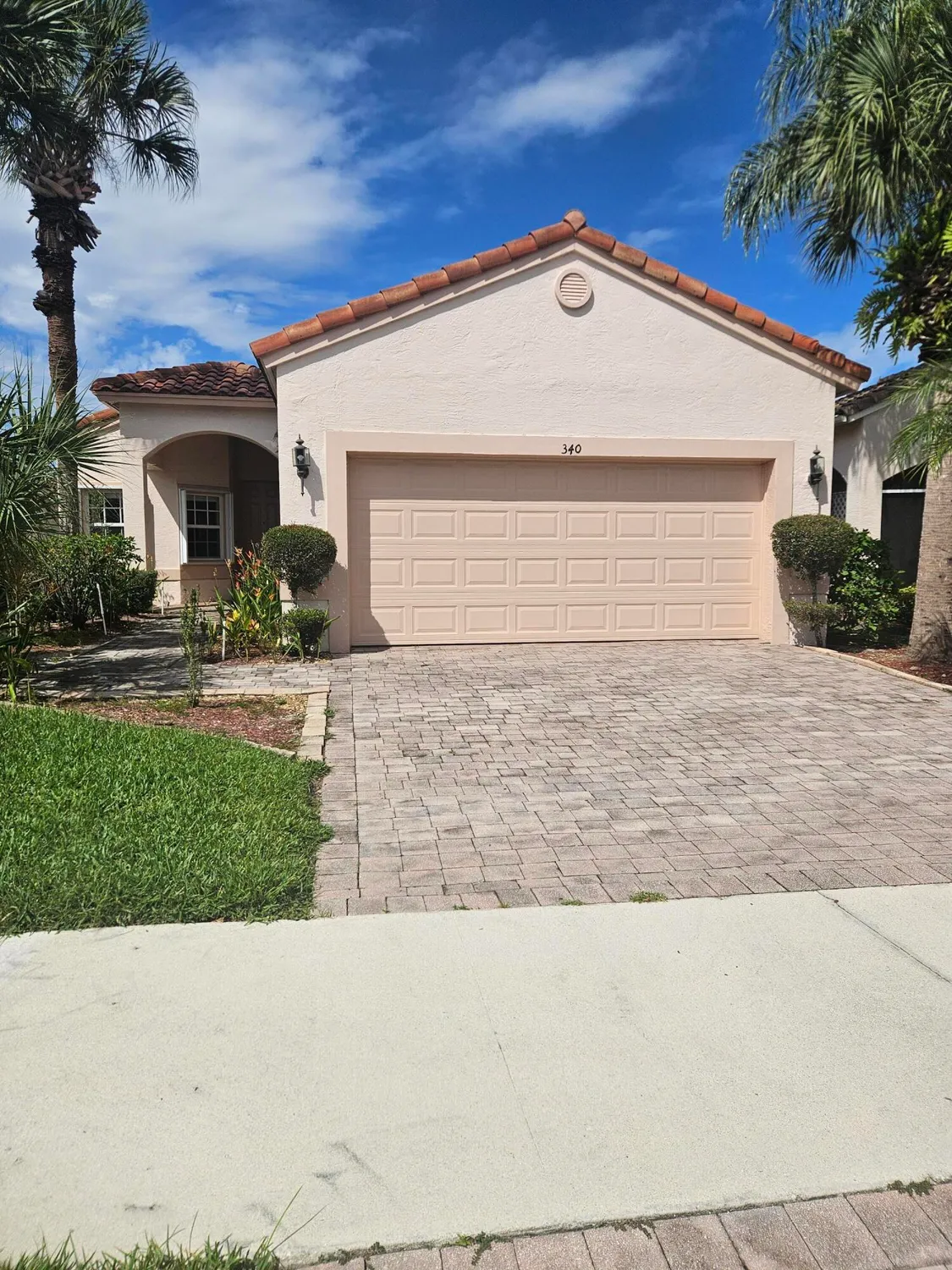 Property Slideshow image 11 of 25 | 340 nw breezy point loop, Port Saint Lucie, FL, 34986