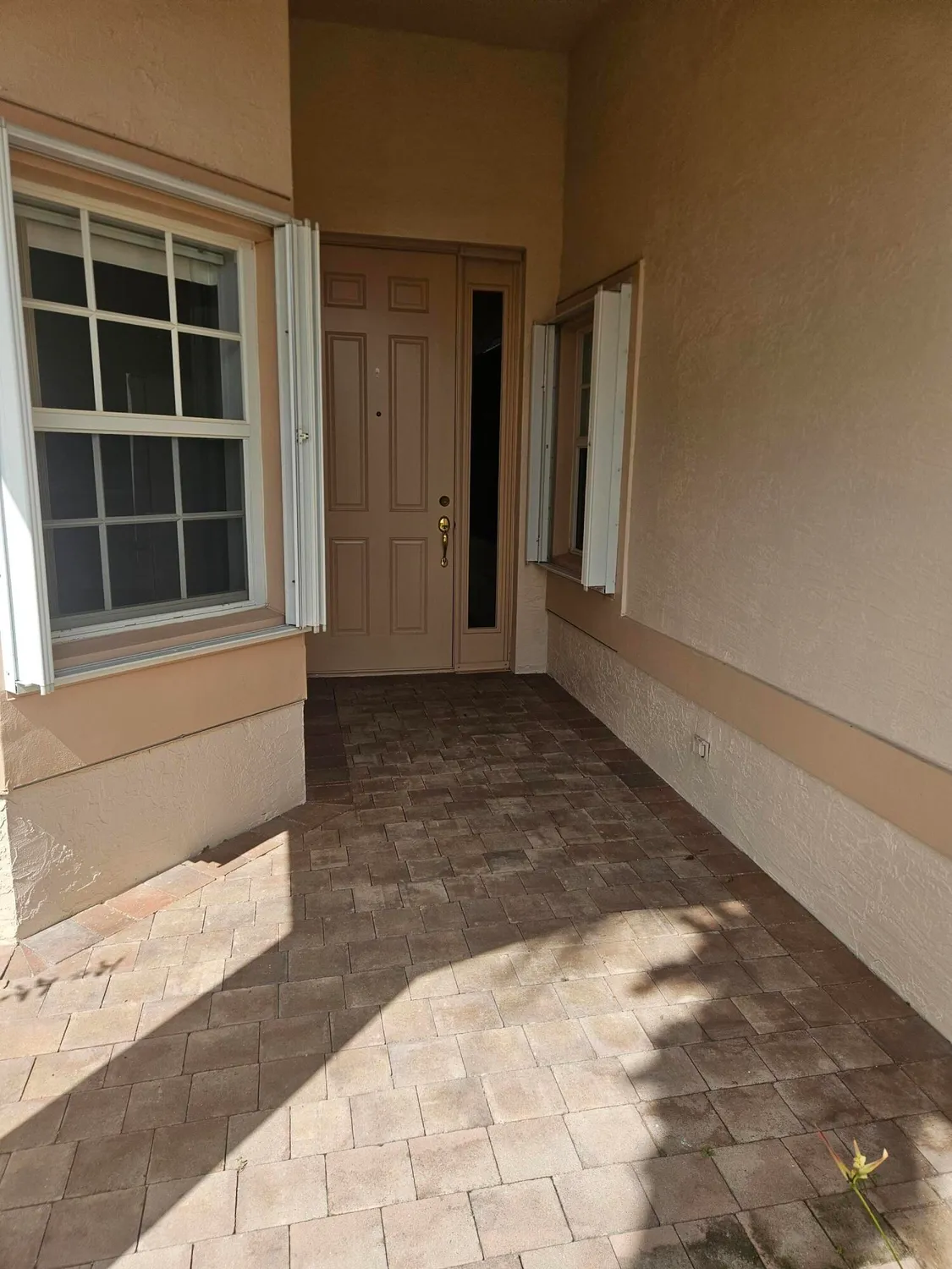 Property Slideshow image 12 of 25 | 340 nw breezy point loop, Port Saint Lucie, FL, 34986