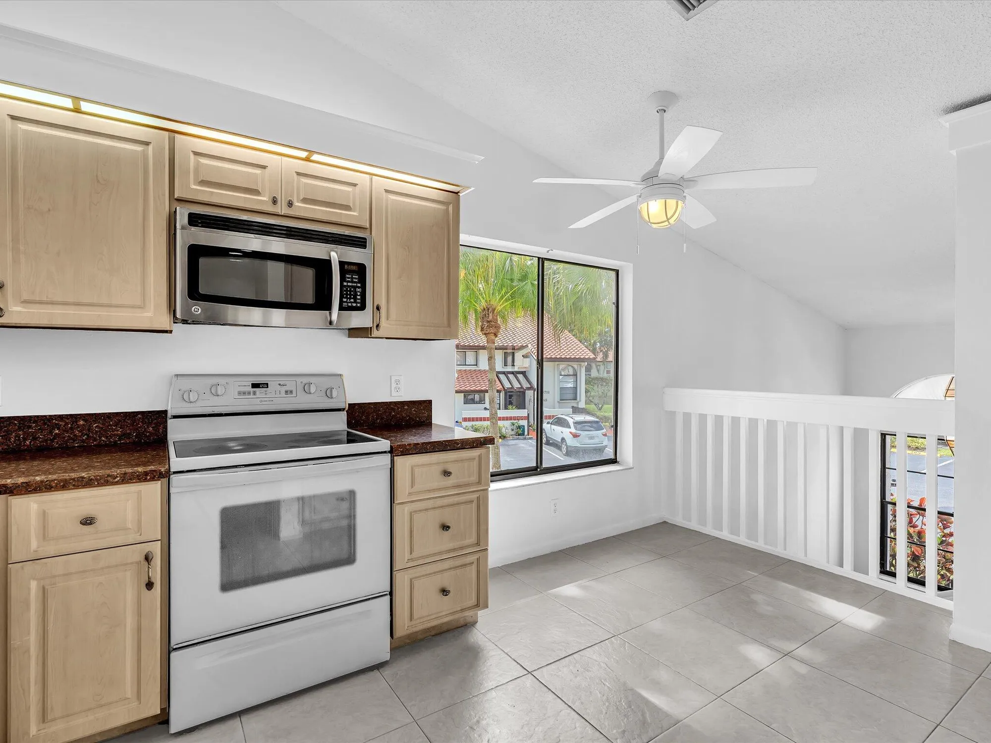 Property Slideshow image 8 of 57 | 10694 ocean palm way 202, Boynton Beach, FL, 33437