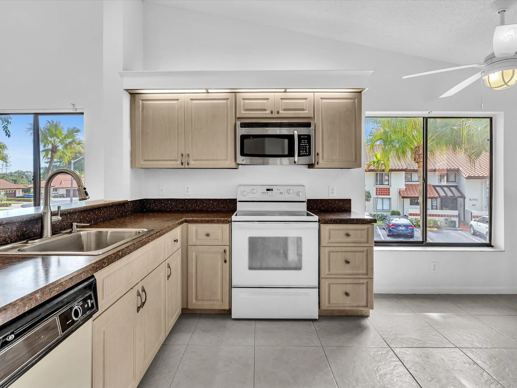 Property Slideshow image 7 of 57 | 10694 ocean palm way 202, Boynton Beach, FL, 33437