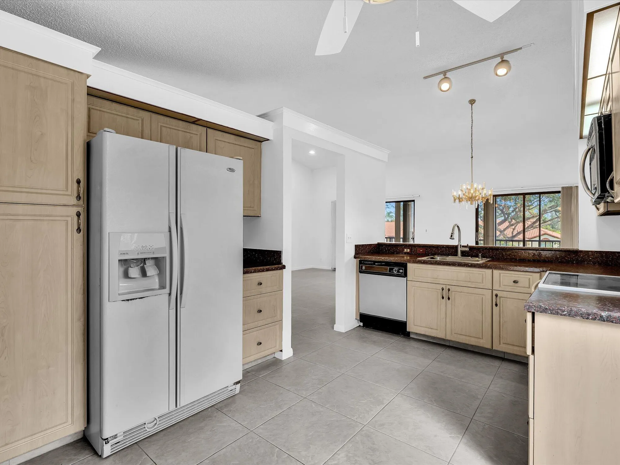 Property Slideshow image 10 of 57 | 10694 ocean palm way 202, Boynton Beach, FL, 33437