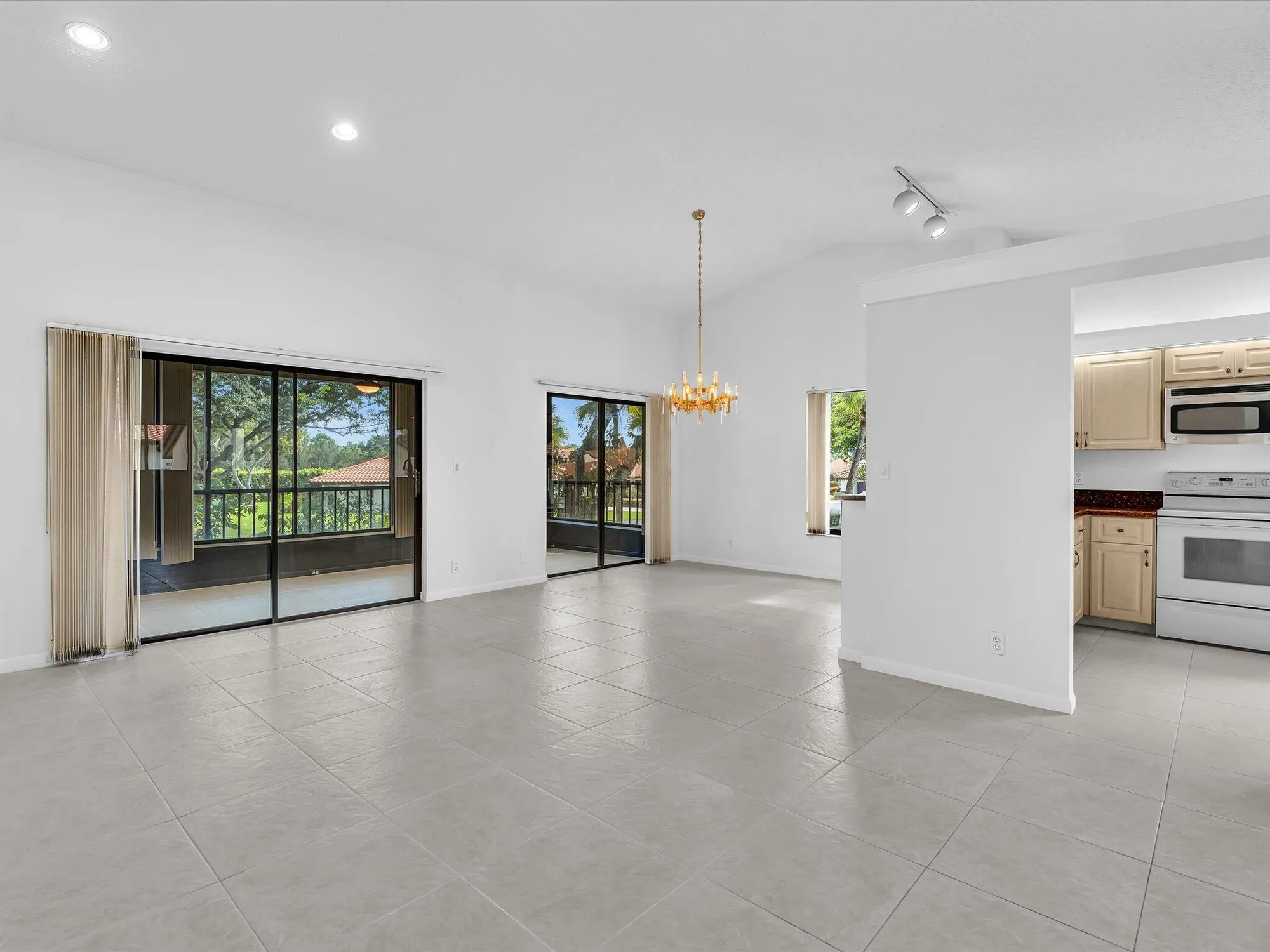 Property Slideshow image 17 of 57 | 10694 ocean palm way 202, Boynton Beach, FL, 33437