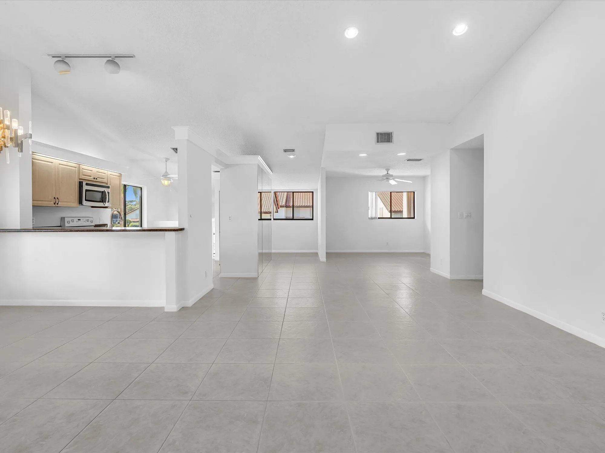 Property Slideshow image 12 of 57 | 10694 ocean palm way 202, Boynton Beach, FL, 33437