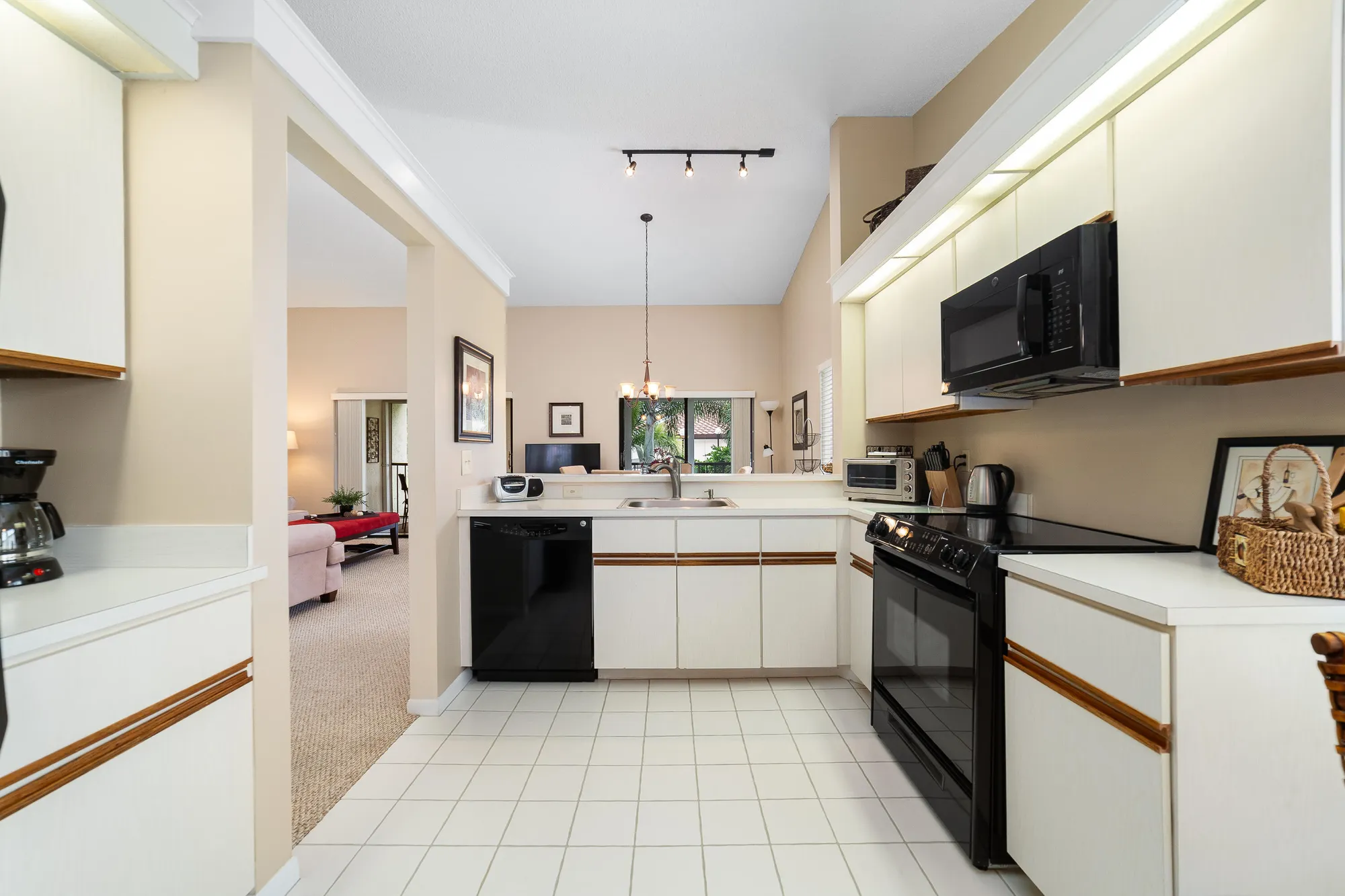 Property Slideshow image 8 of 27 | 10754 sun palm ln apt 202, Boynton Beach, FL, 33437