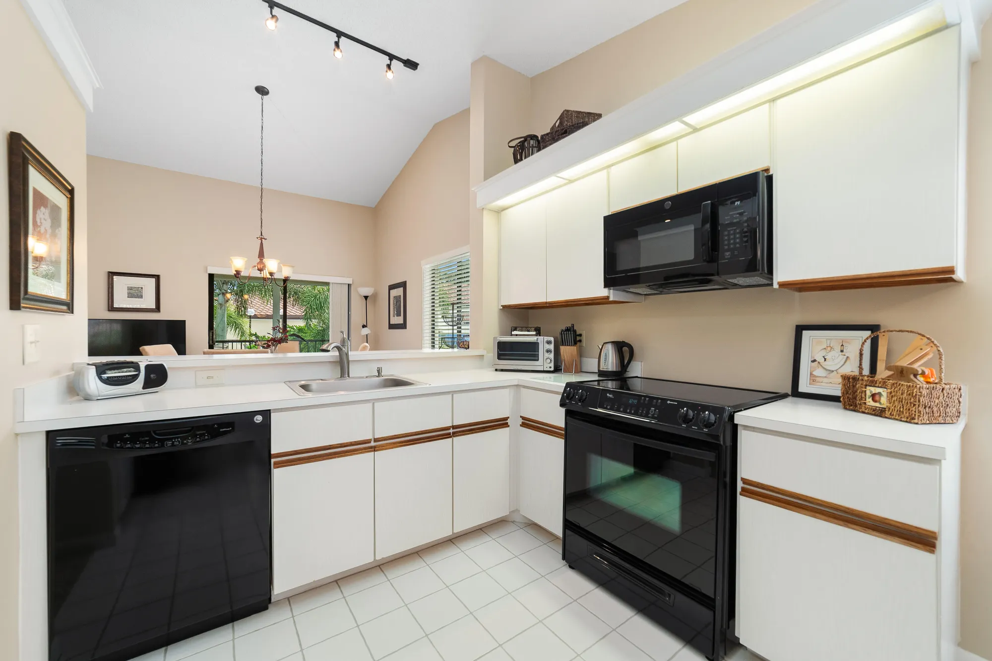 Property Slideshow image 11 of 27 | 10754 sun palm ln apt 202, Boynton Beach, FL, 33437