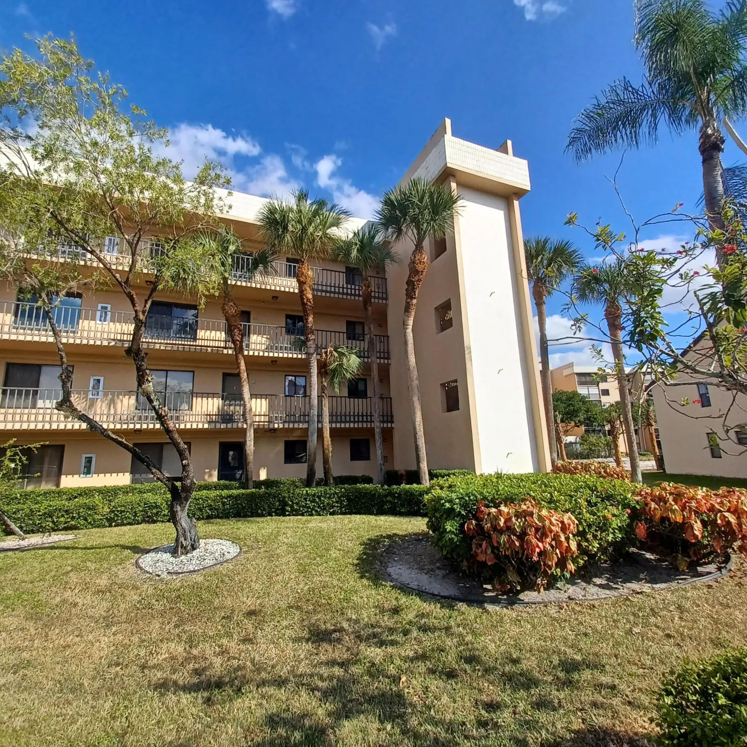 Property Slideshow image 17 of 24 | 4820 lucerne lakes blvd 108, Lake Worth, FL, 33467