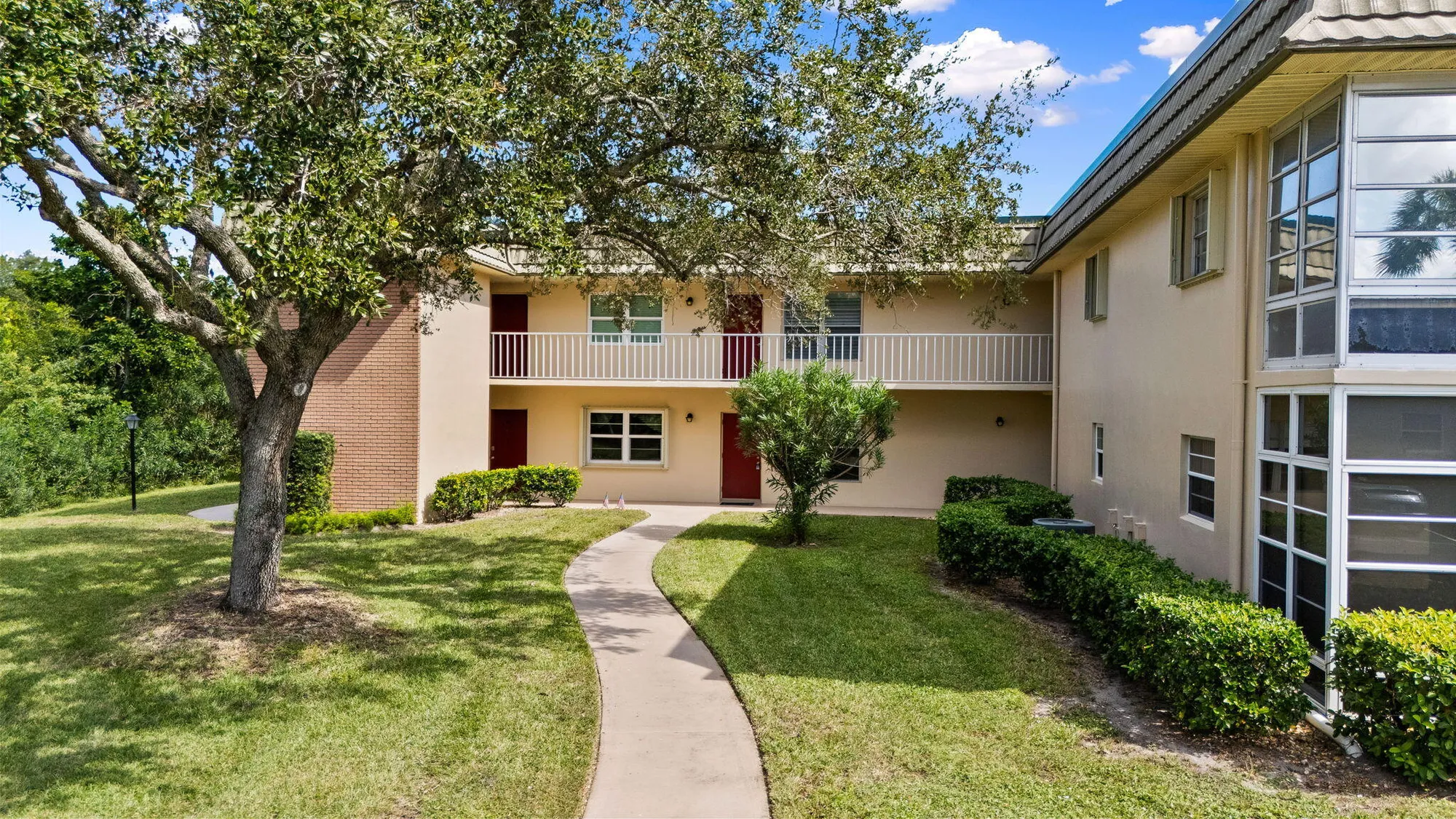 Property Slideshow image 4 of 38 | 27 vista gardens trl apt 106, Vero Beach, FL, 32962
