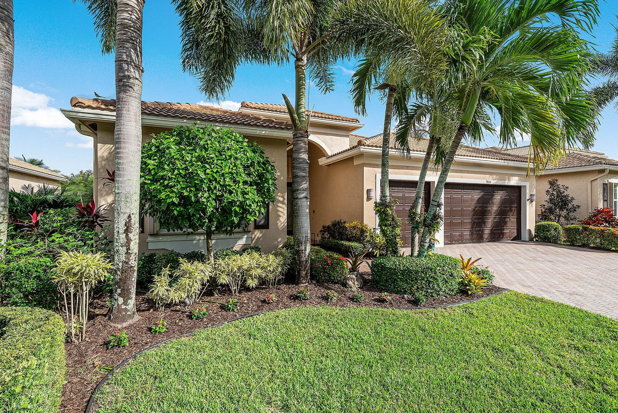 Property Slideshow image 10 of 48 | 9886 bluefield dr, Boynton Beach, FL, 33473