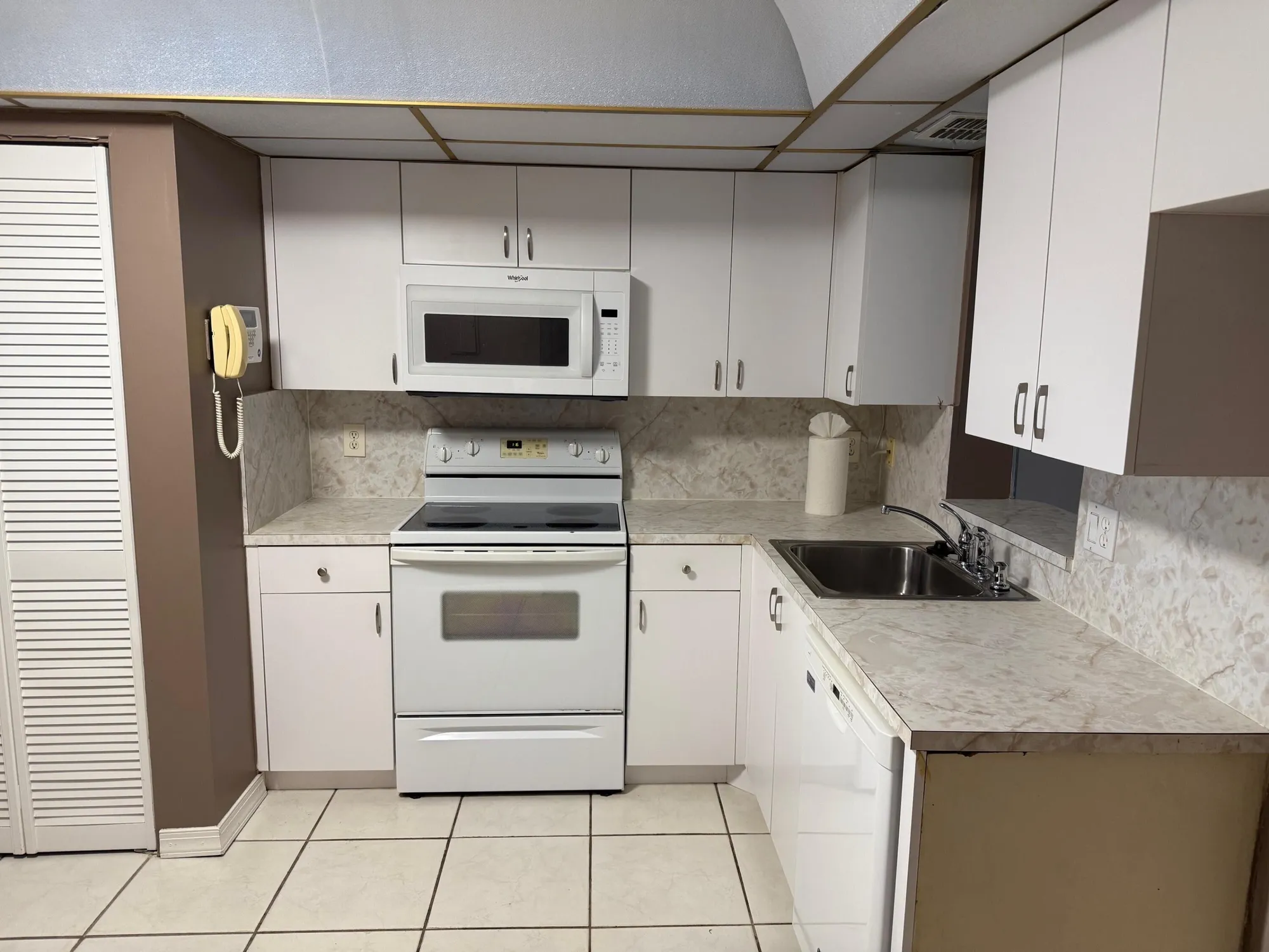 Property Slideshow image 11 of 25 | 26 abbey ln apt 104, Delray Beach, FL, 33446