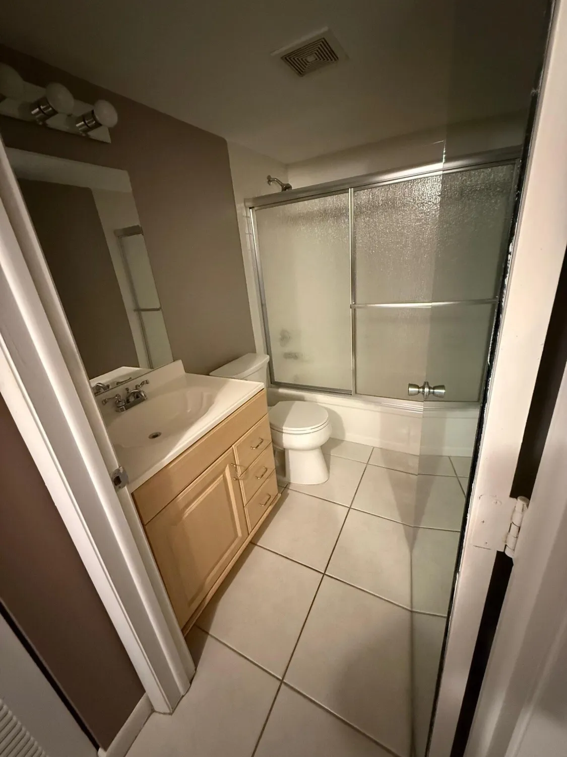 Property Slideshow image 20 of 25 | 26 abbey ln apt 104, Delray Beach, FL, 33446