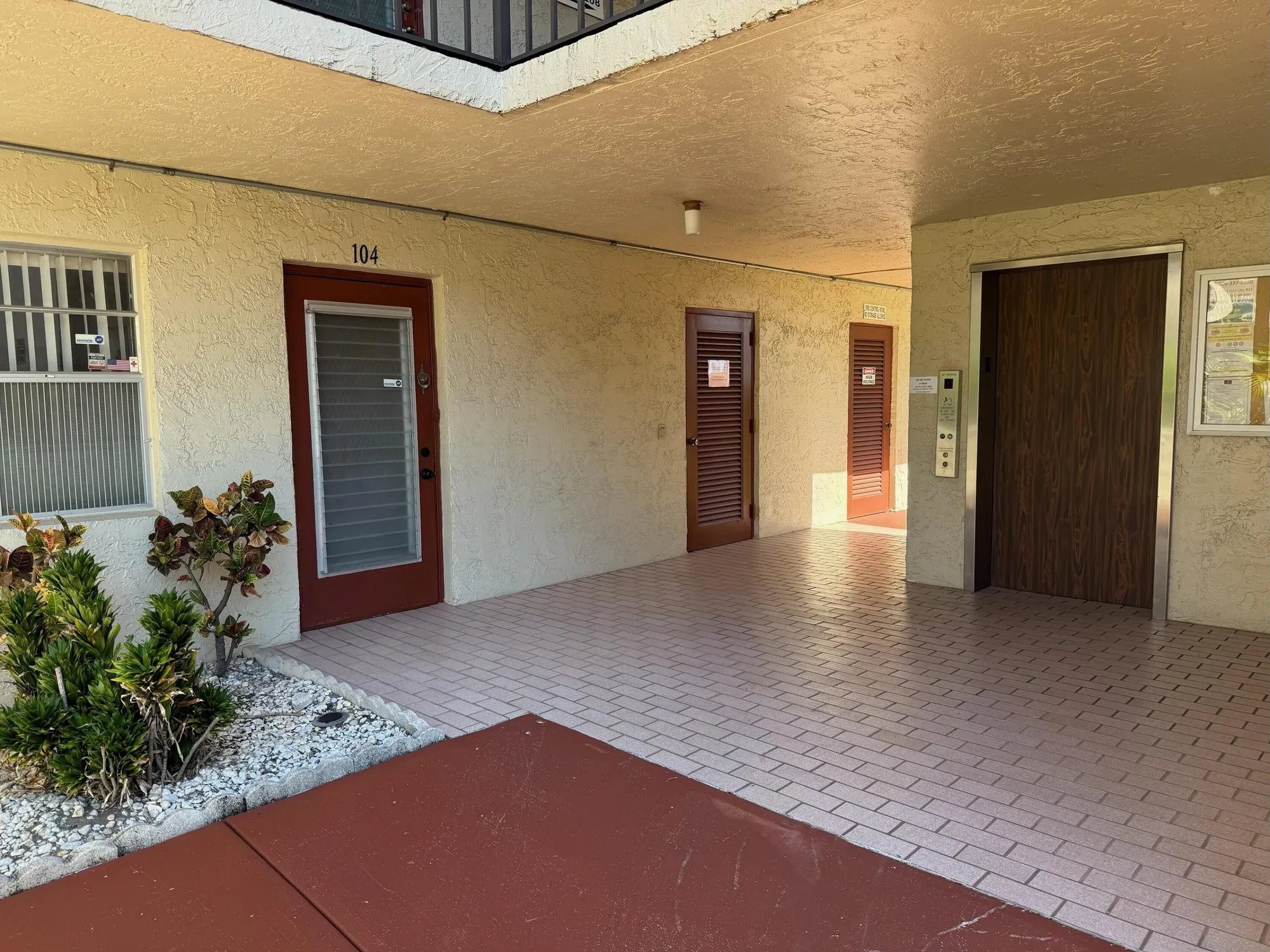 Property Slideshow image 3 of 25 | 26 abbey ln apt 104, Delray Beach, FL, 33446