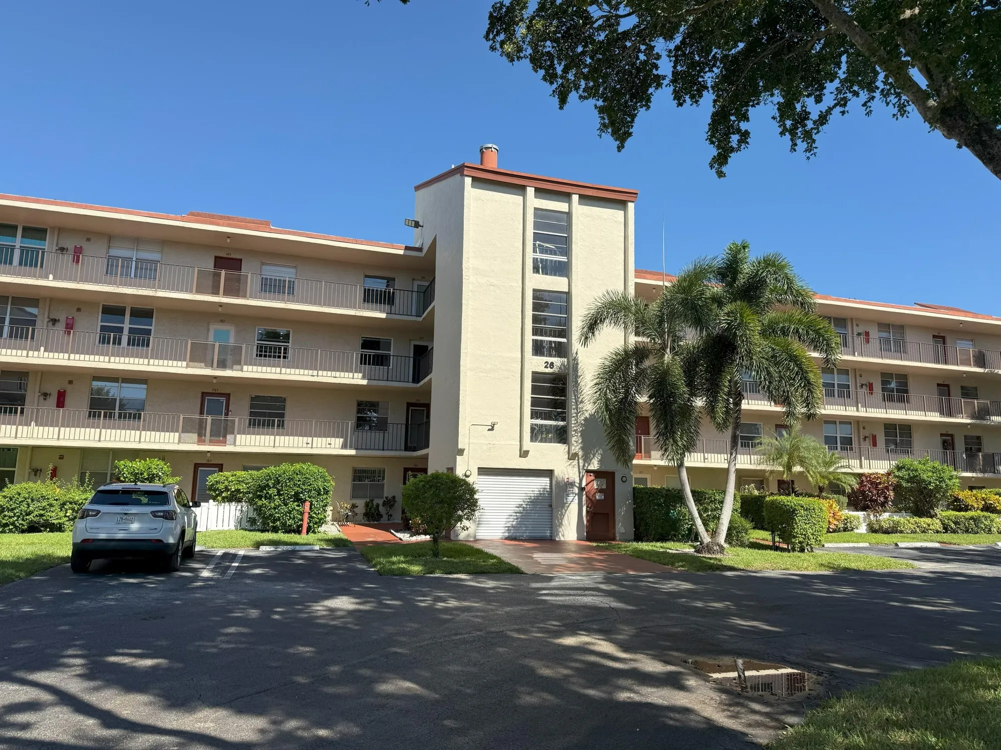 Property Slideshow image 1 of 25 | 26 abbey ln apt 104, Delray Beach, FL, 33446